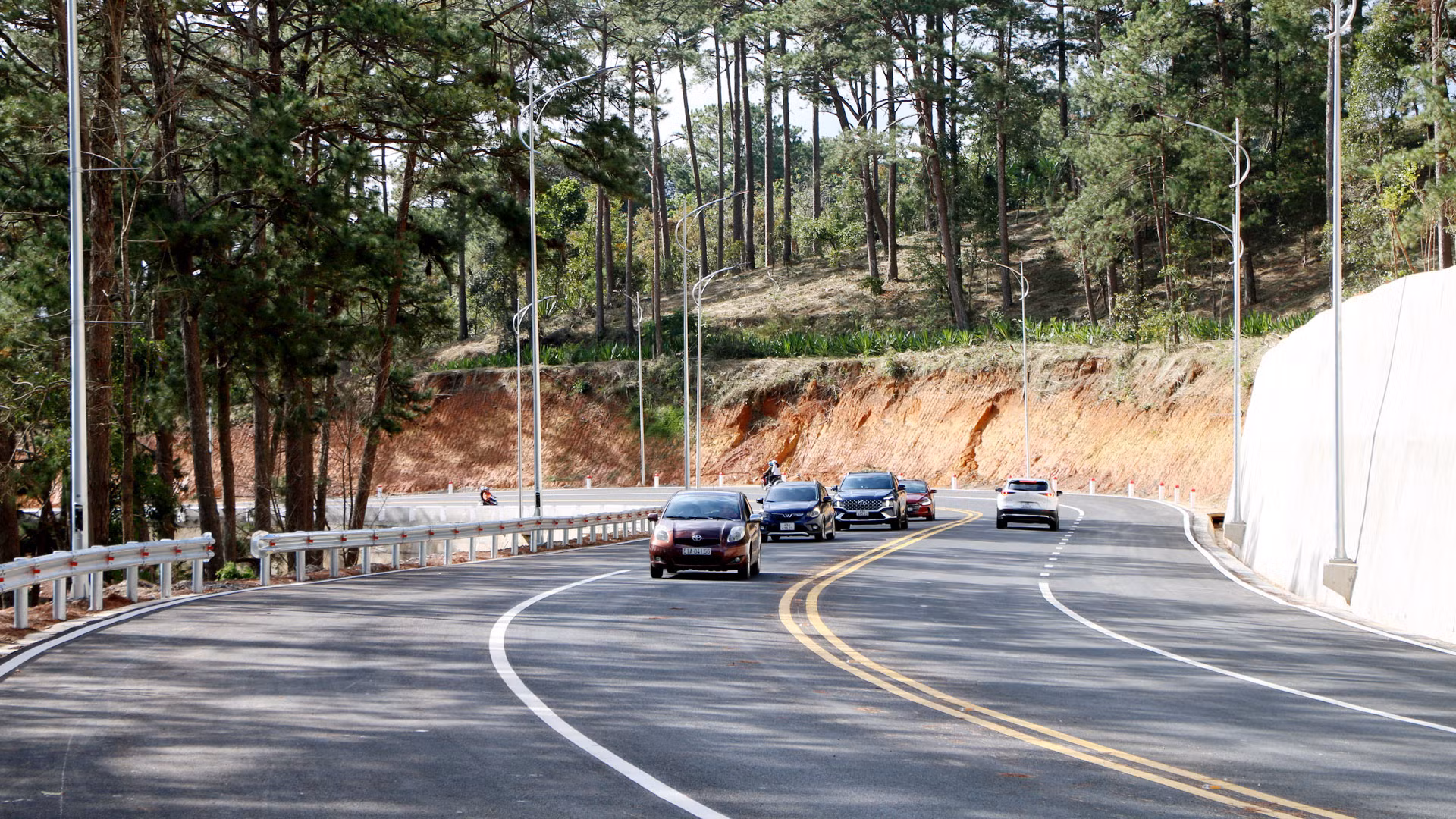 Tất cả các phương tiện (trừ xe tải) chính thức được lưu thông trên đoạn tuyến này. Tất cả các phương tiện (trừ xe tải) chính thức được lưu thông trên đoạn tuyến này.