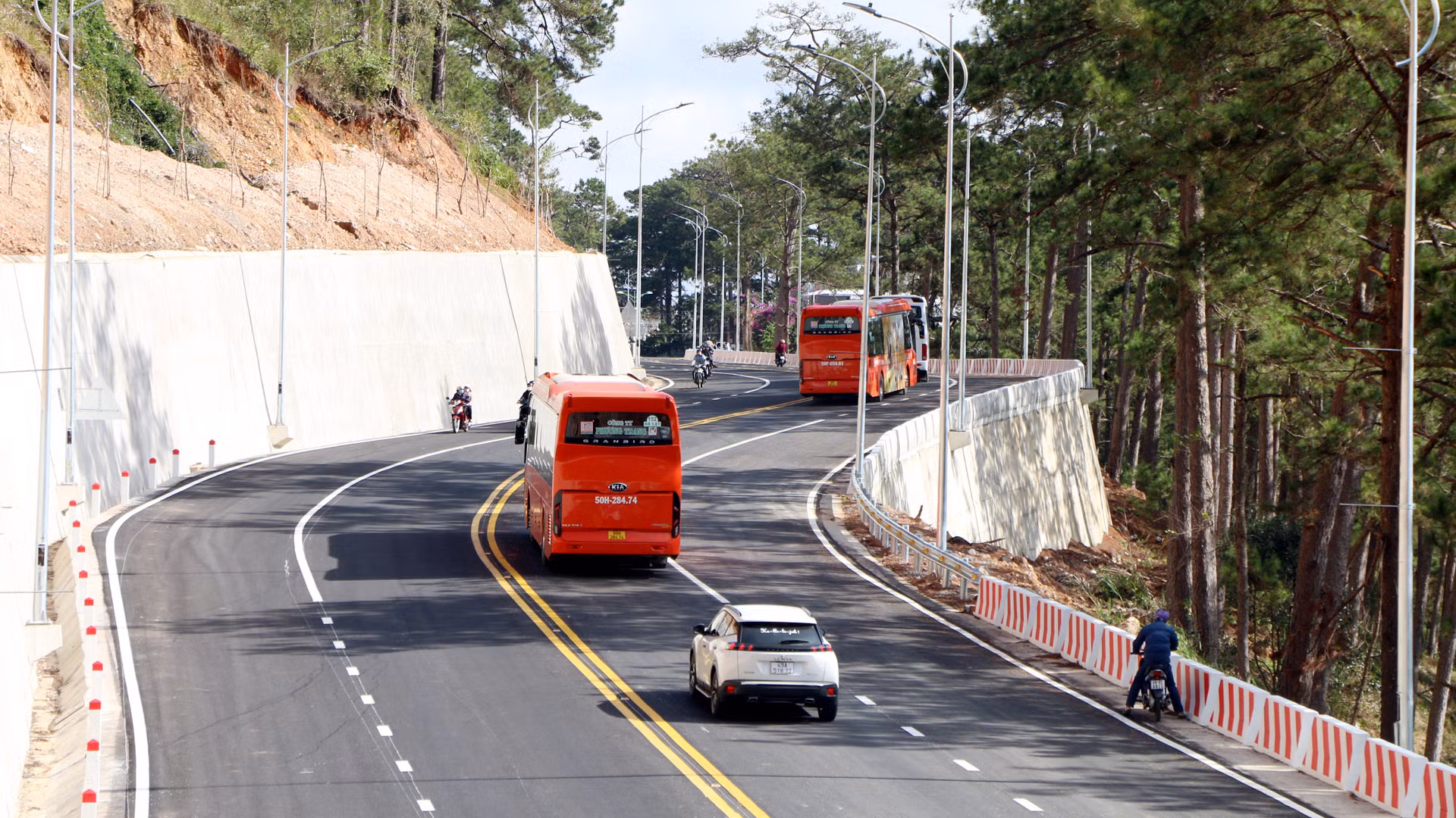 Việc cho lưu thông đoạn tuyến này nhằm tạo điều kiện lưu thông thuận tiện cho người dân địa phương và du khách khi ra, vào trung tâm thành phố Đà Lạt. Việc cho lưu thông đoạn tuyến này nhằm tạo điều kiện lưu thông thuận tiện cho người dân địa phương và du khách khi ra, vào trung tâm thành phố Đà Lạt.