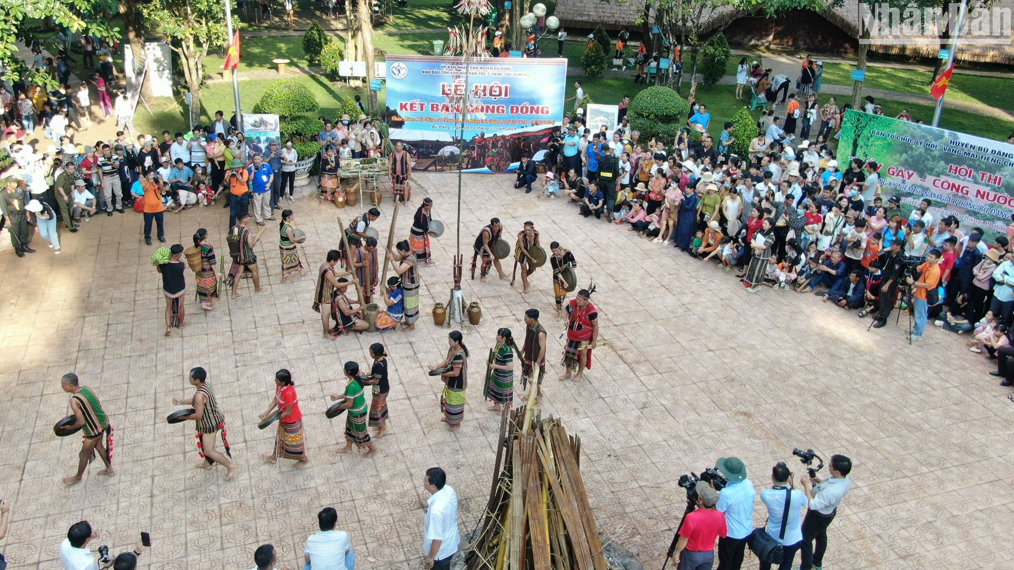 Đồng bào dân tộc thiểu số ở Bình Phước làm du lịch thông qua phục dựng các lễ hội truyền thống.