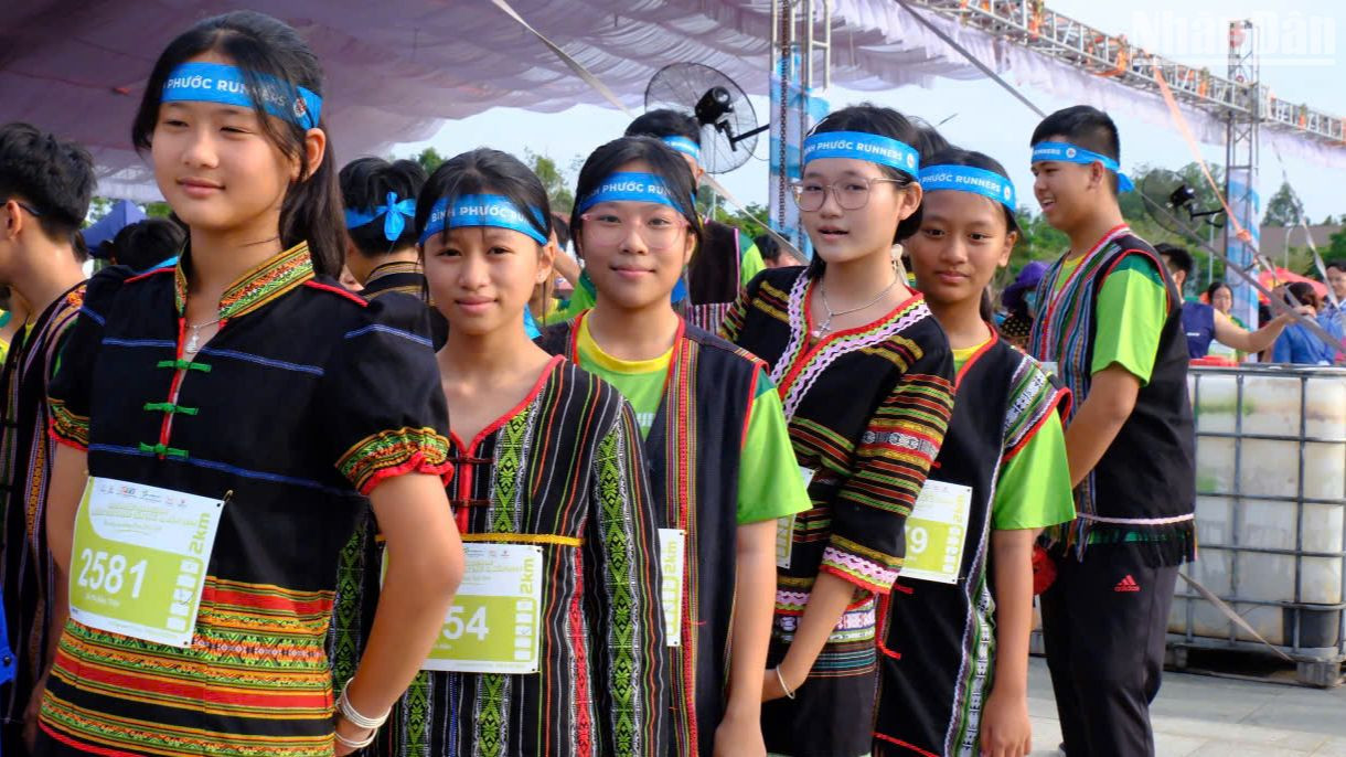 Trang phục truyền thống các dân tộc anh em sinh sống tại Bình Phước.