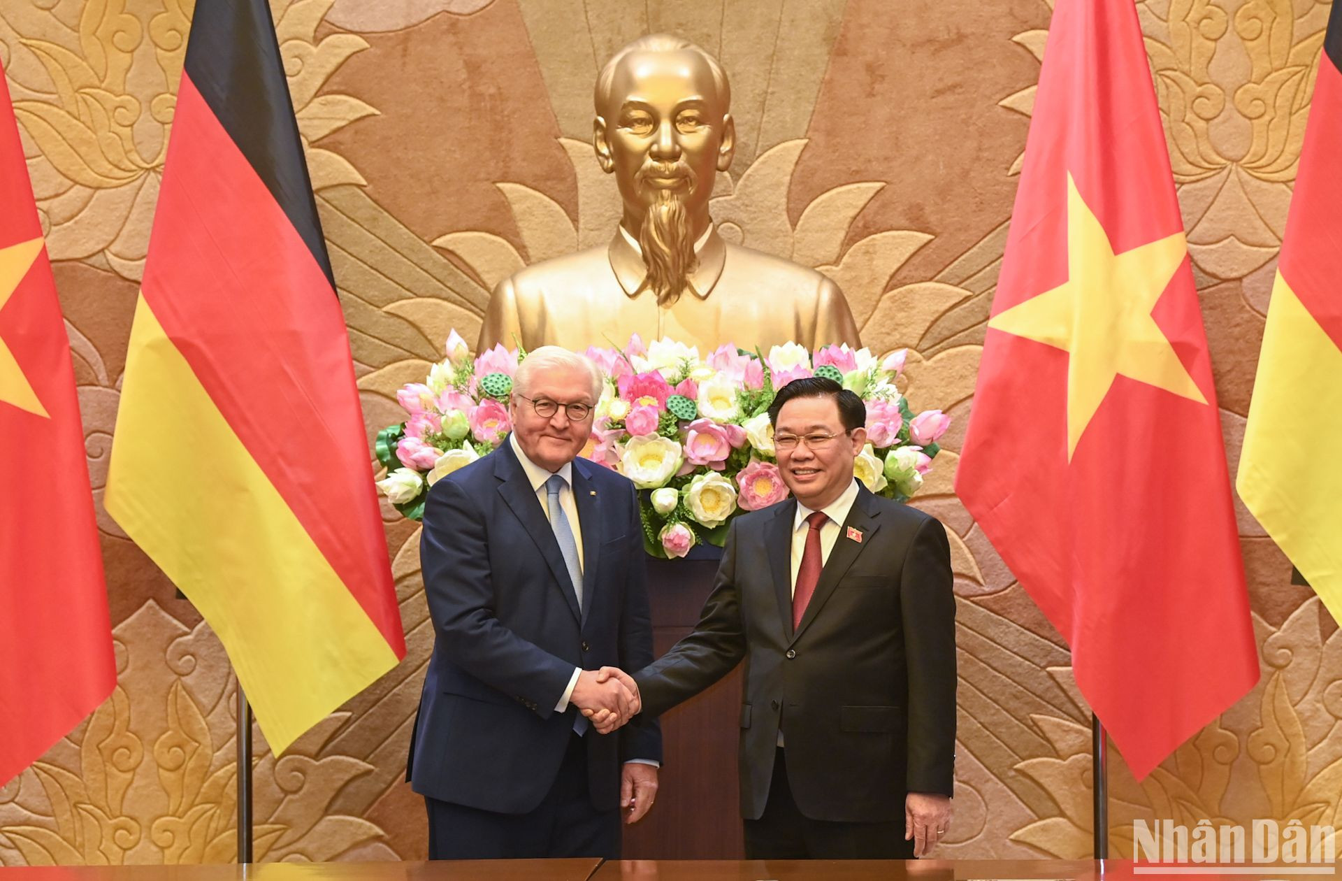 Chủ tịch Quốc hội Vương Đình Huệ và Tổng thống Cộng hòa Liên bang Đức Frank-Walter Steinmeier tại buổi hội kiến.