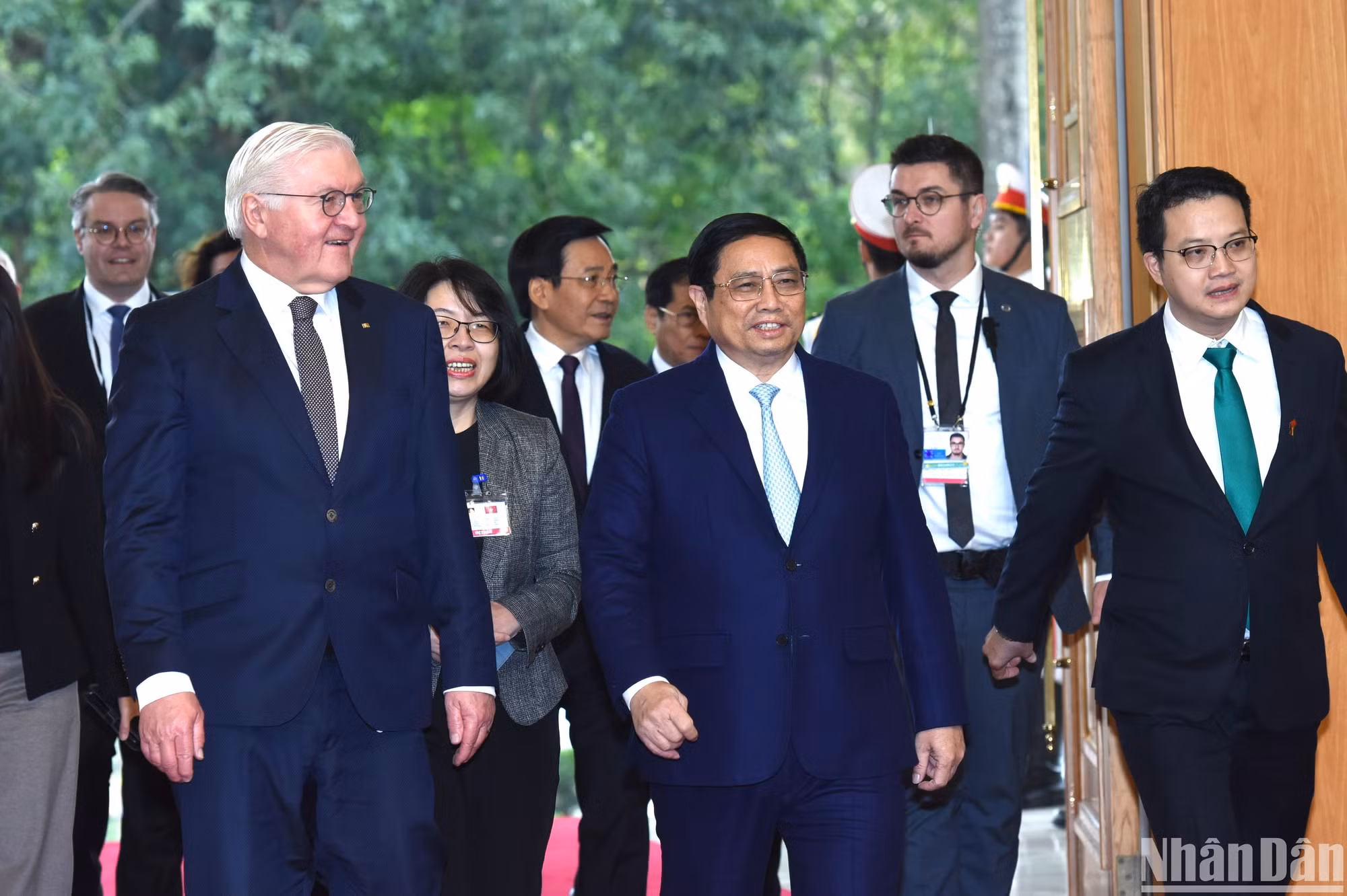 Thủ tướng Phạm Minh Chính đón Tổng thống Cộng hòa Liên bang Đức Frank-Walter Steinmeier.