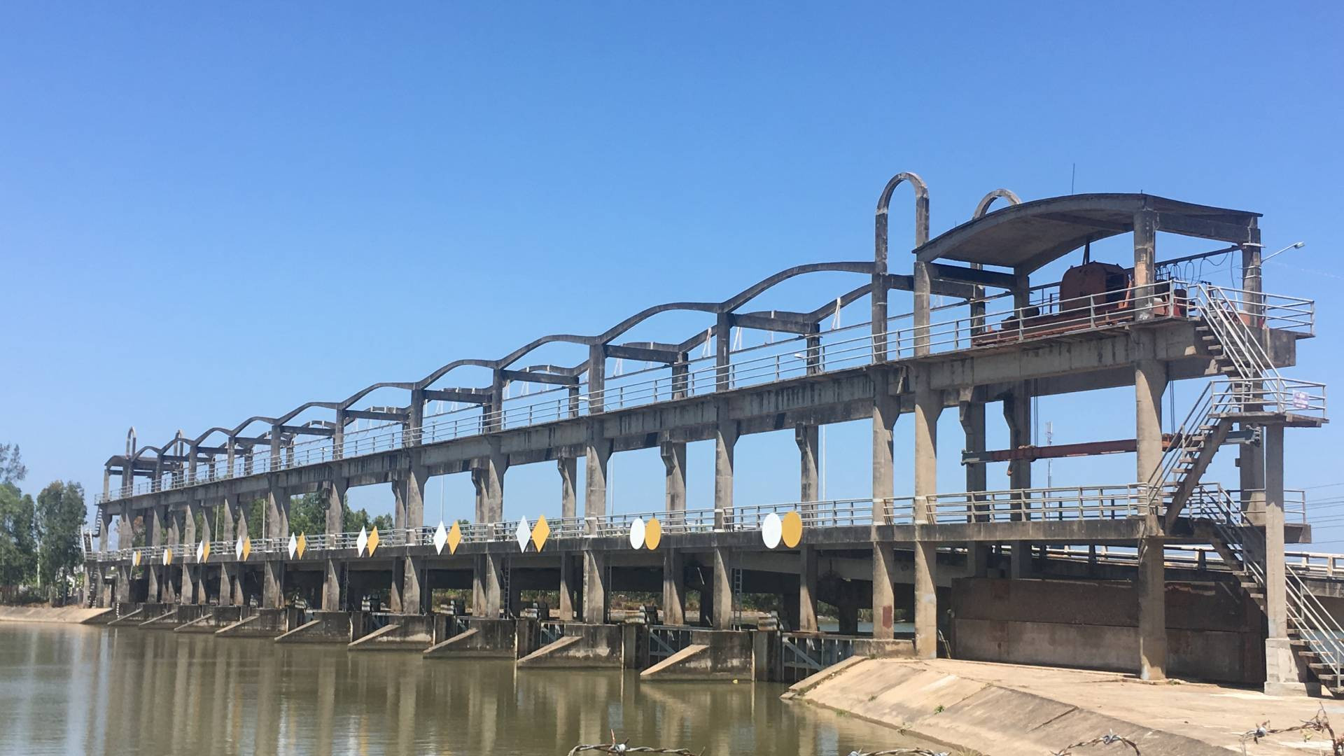 Công trình cống đập Ba Lai giúp ngăn mặn, trữ nước ngọt phục vụ sản xuất và sinh hoạt.