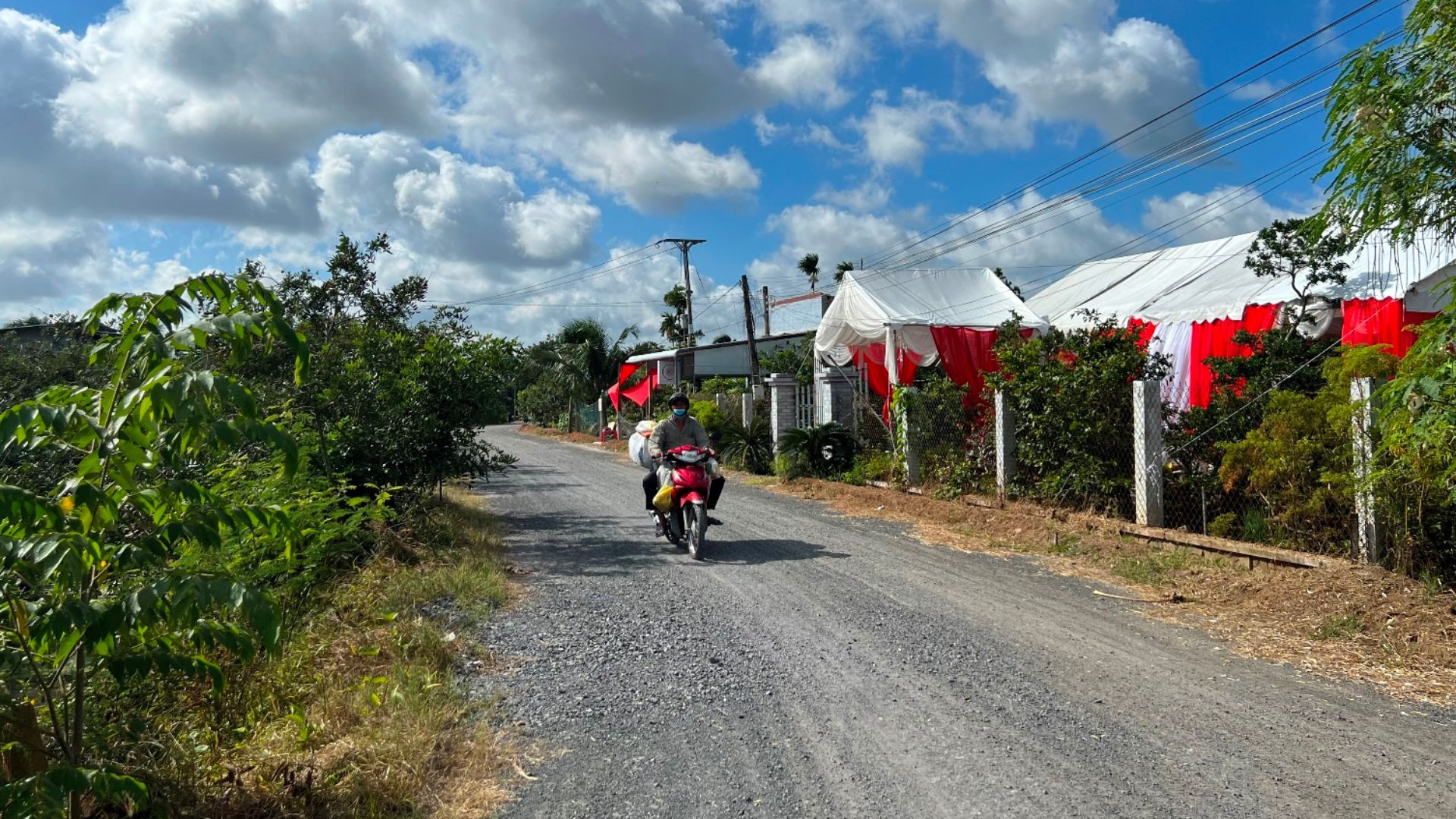 Đường giao thông nông thôn tại xã đảo Tam Hiệp được đầu tư, xây dựng. Đường giao thông nông thôn tại xã đảo Tam Hiệp được đầu tư, xây dựng.