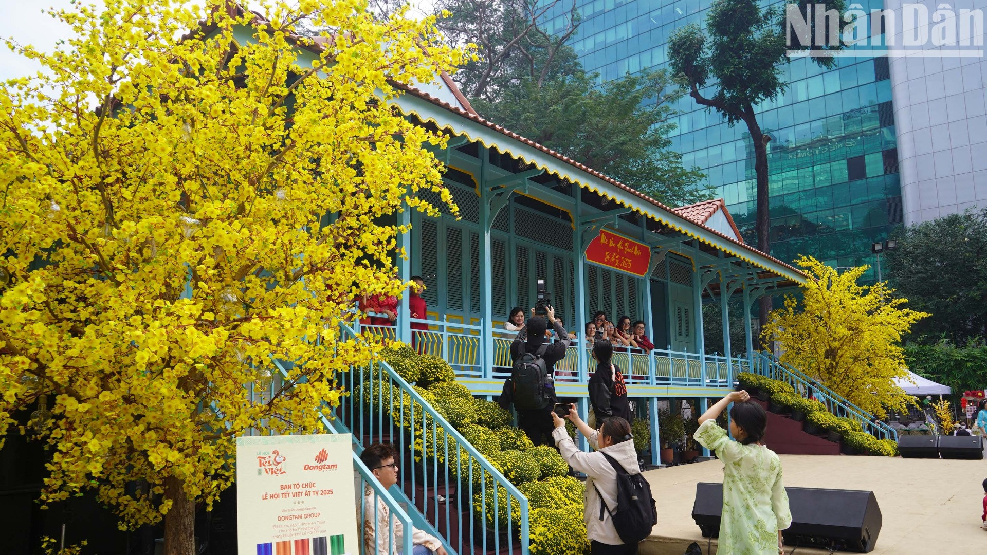 Hình ảnh ngôi nhà của người dân miền Tây Nam Bộ năm nay là một trong những điểm nhấn tạo không khí đón Tết Nam Bộ cho nhiều người dân biết đến.