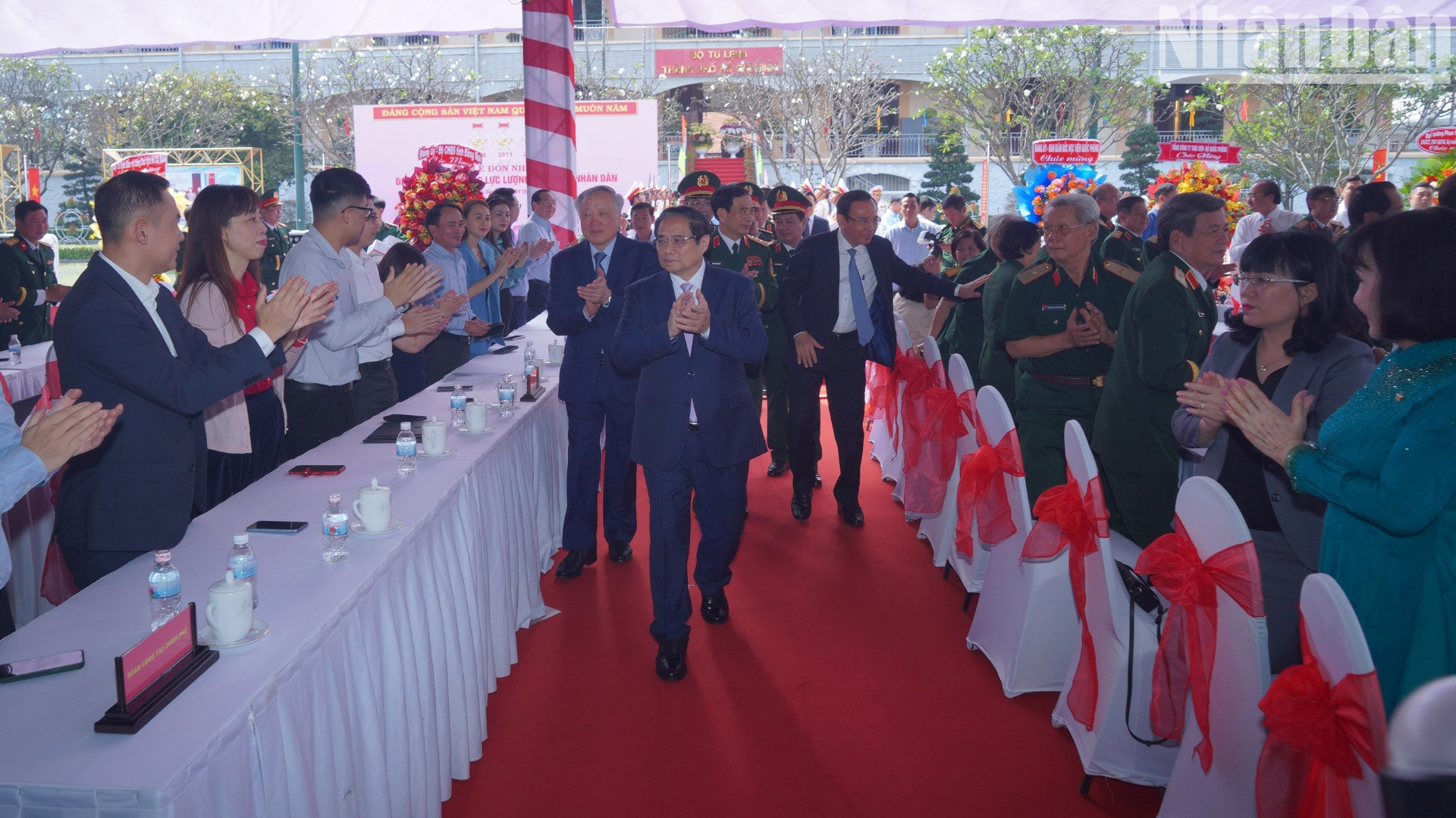 Thủ tướng Chính phủ Phạm Minh Chính chào các đại biểu tham dự.