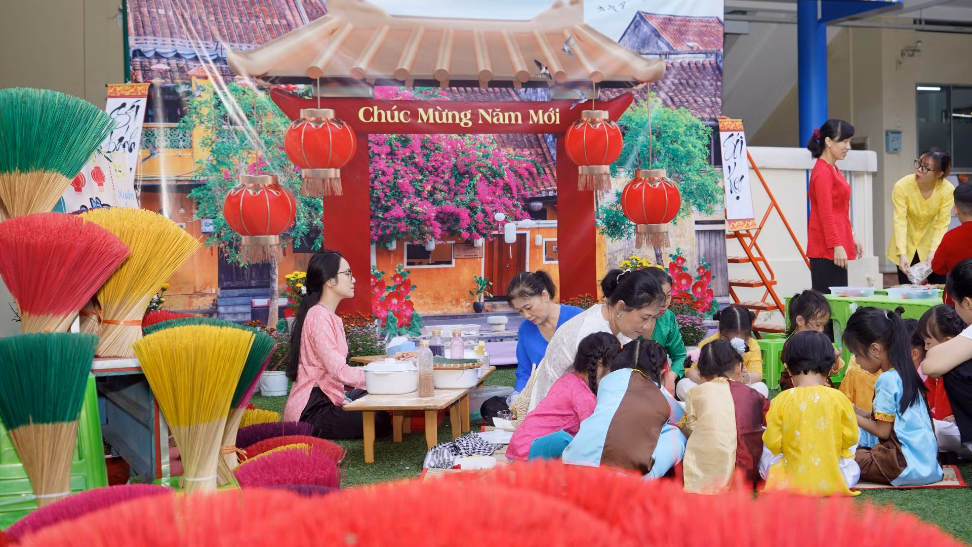 Qua hoạt động trải nghiệm, các bé tích lũy thêm kỹ năng sống, thêm hiểu về ngày Tết cổ truyền của dân tộc.