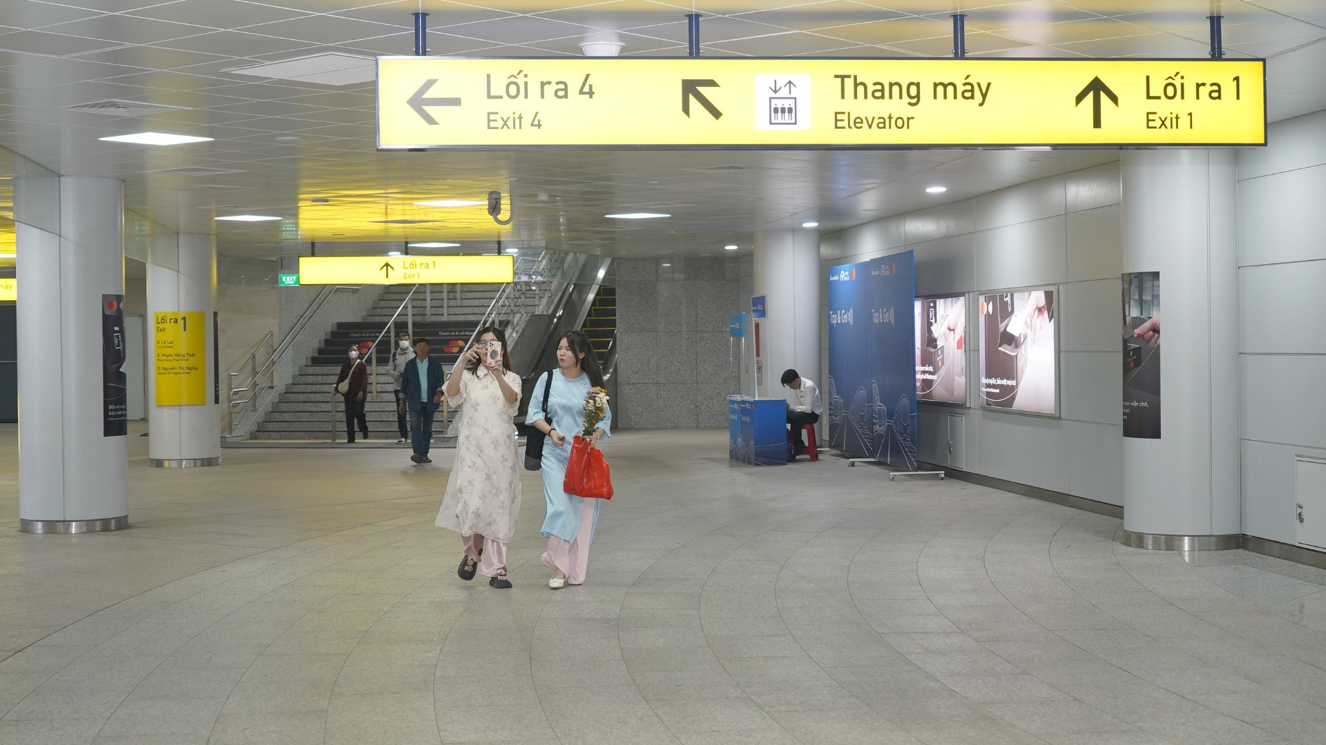 Nhà ga Bến Thành sạch sẽ thông thoáng.