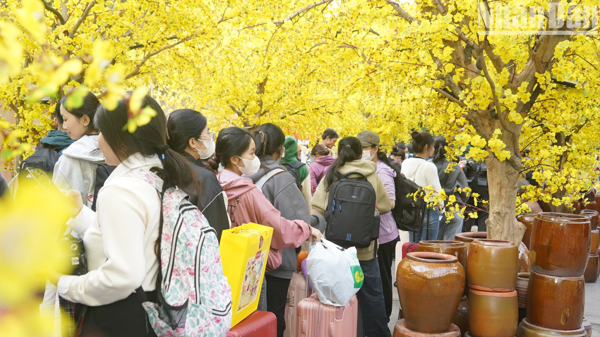 Chuyến xe mùa xuân năm nay được tổ chức nhằm đưa 2.000 sinh viên và người lao động khó khăn về các tỉnh khu vực miền trung và Tây Nguyên.