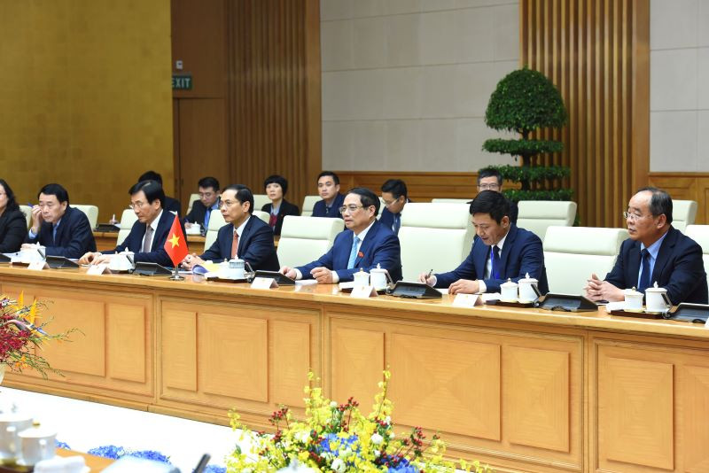 Thủ tướng Phạm Minh Chính và các thành viên Chính phủ Việt Nam hội kiến với Tổng thống Mông Cổ Ukhnaagiin Khurelsukh.