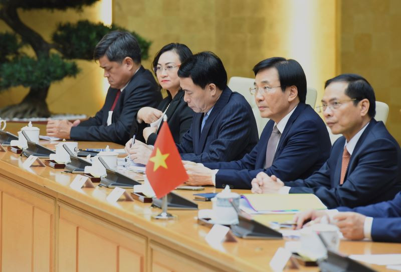 Các thành viên của Chính phủ Việt Nam tham dự buổi hội kiến.