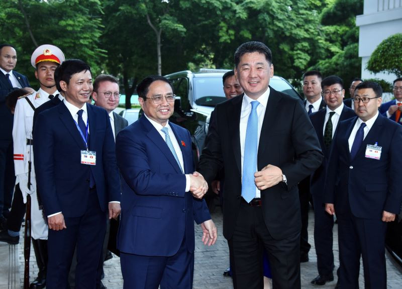 Thủ tướng Phạm Minh Chính đón Tổng thống Mông Cổ Ukhnaagiin Khurelsukh.