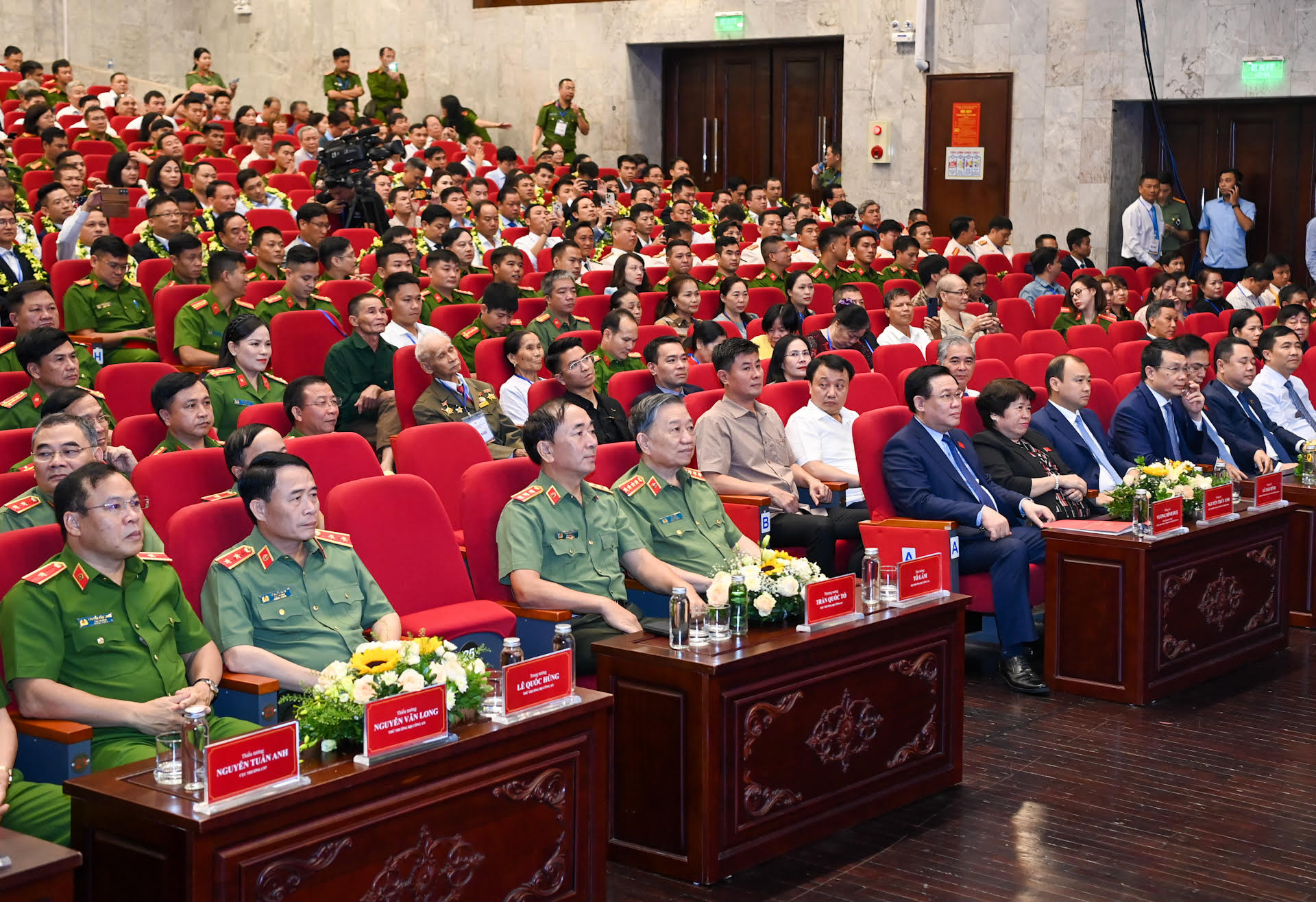Chủ tịch Quốc hội Vương Đình Huệ, Bộ trưởng Công an Tô Lâm và các đại biểu dự lễ phát động.