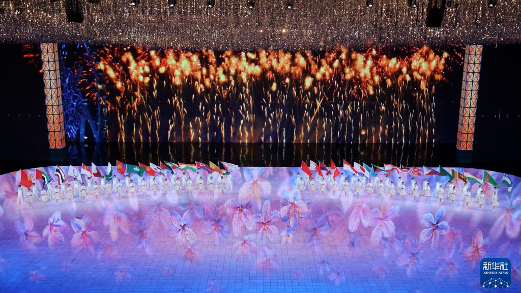 Cờ các đoàn thể thao tại lễ đài. Cờ các đoàn thể thao tại lễ đài.