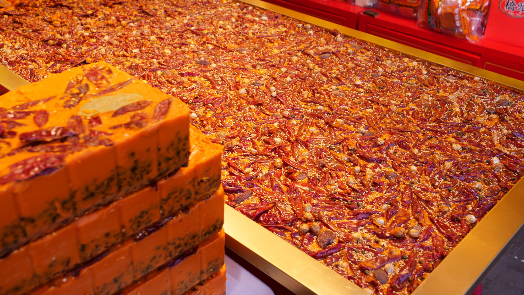 Ẩm thực Trùng Khánh nổi tiếng với món lẩu. Nhiều thương hiệu cốt lẩu mỡ bò ở Trùng Khánh đã được công nhận là di sản văn hóa phi vật thể của Trung Quốc. Ẩm thực Trùng Khánh nổi tiếng với món lẩu. Nhiều thương hiệu cốt lẩu mỡ bò ở Trùng Khánh đã được công nhận là di sản văn hóa phi vật thể của Trung Quốc.