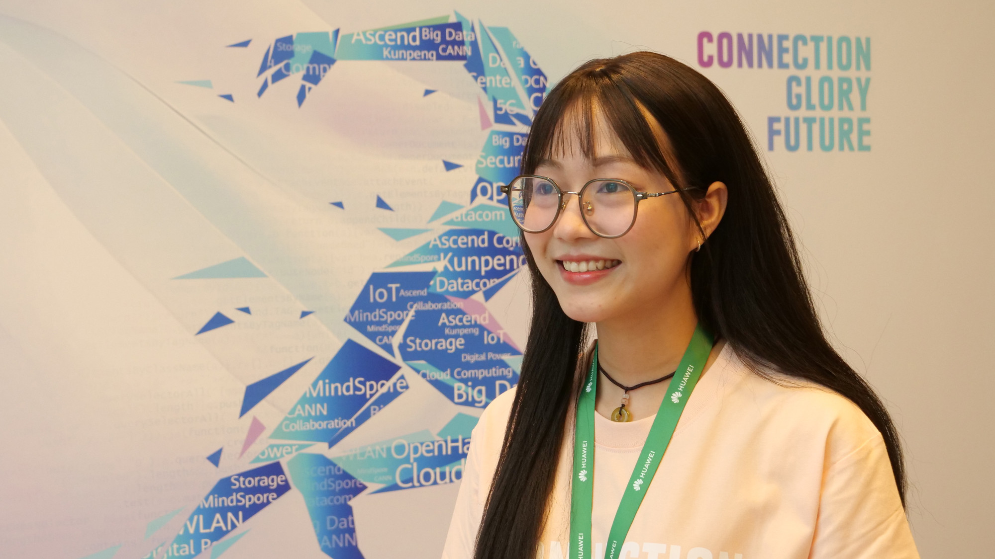 Mai Thị Phượng, sinh viên năm thứ ba Học viện Công nghệ Bưu chính Viễn thông. Mai Thị Phượng, sinh viên năm thứ ba Học viện Công nghệ Bưu chính Viễn thông.