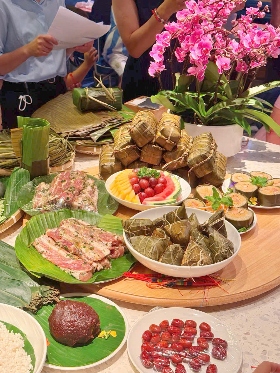 Một số nguyên liệu để gói bánh chưng và bánh ú.