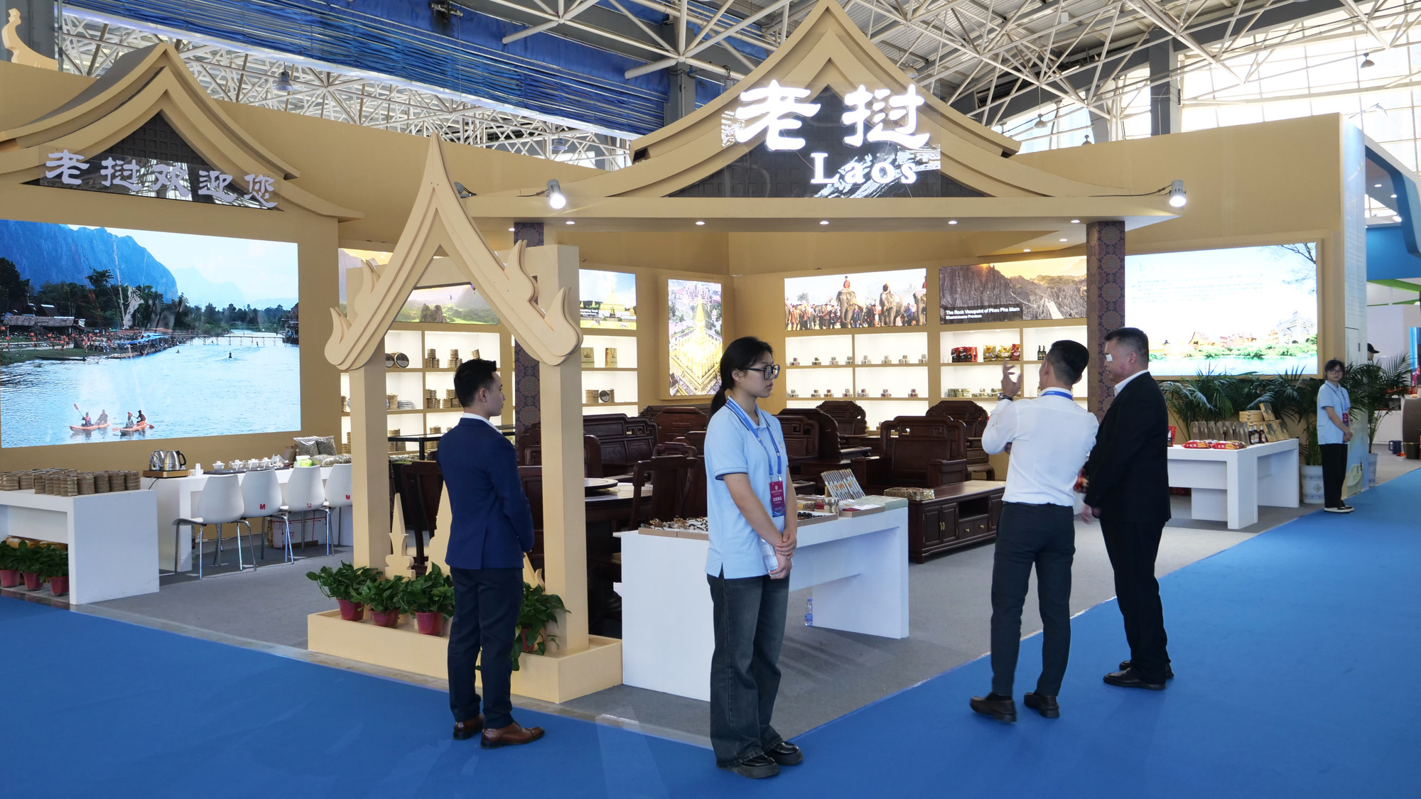 Gian hàng triển lãm của Lào.