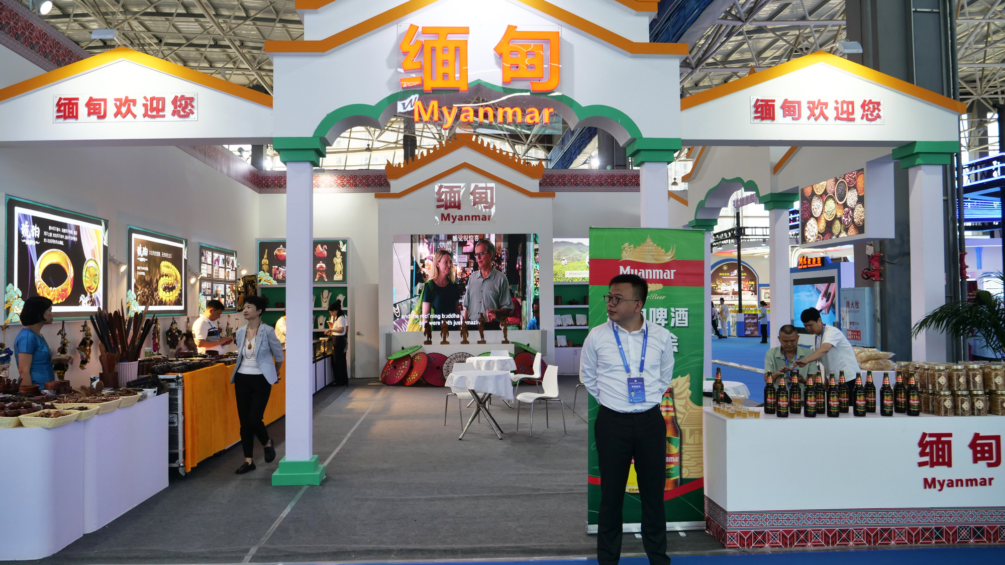 Gian hàng triển lãm của Myanmar.