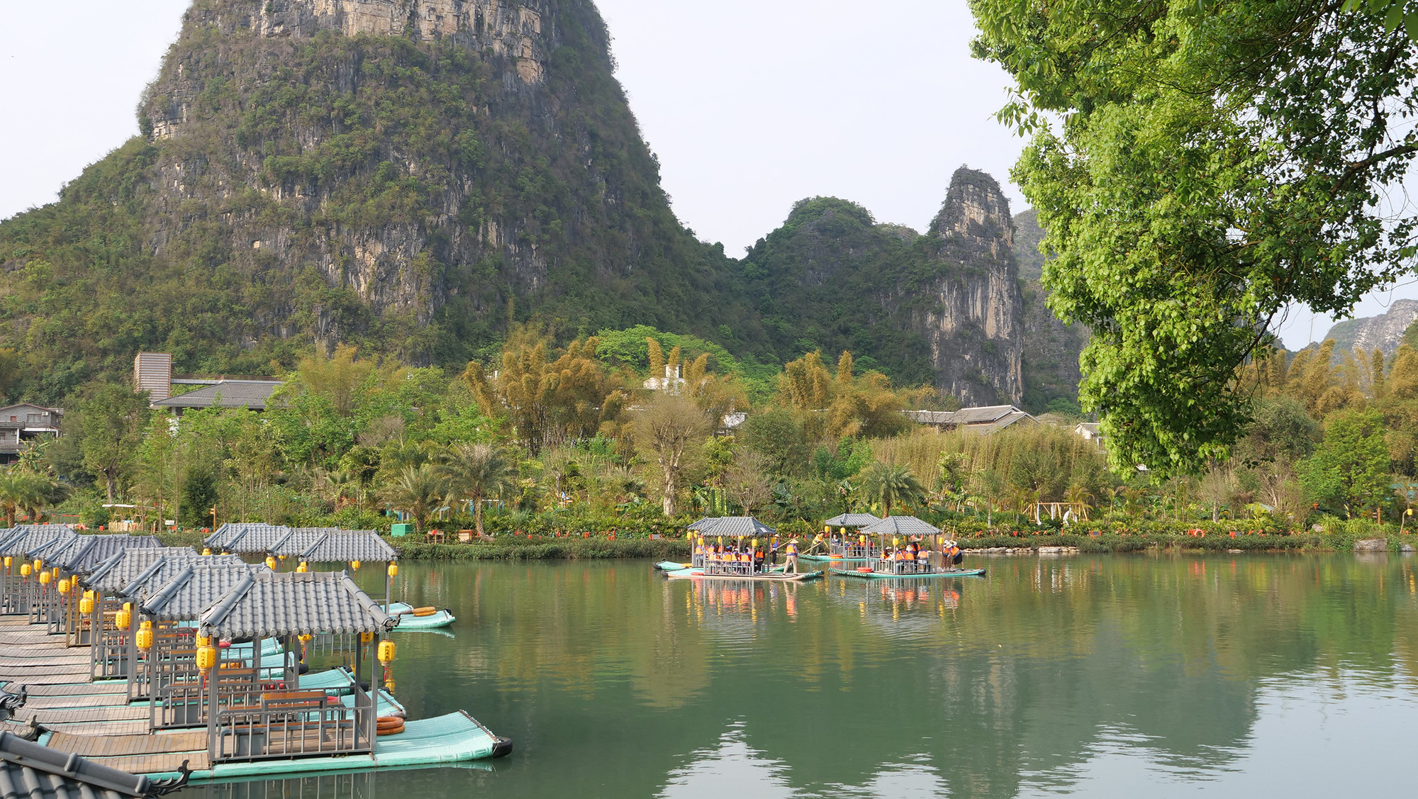 Thôn Kê Oa Độ nằm trong Khu du lịch quốc gia sông Ngộ Long có 170 hộ dân với 625 nhân khẩu phát triển mô hình du lịch homestay, chèo bè tre, trang trại... Thôn Kê Oa Độ nằm trong Khu du lịch quốc gia sông Ngộ Long có 170 hộ dân với 625 nhân khẩu phát triển mô hình du lịch homestay, chèo bè tre, trang trại...