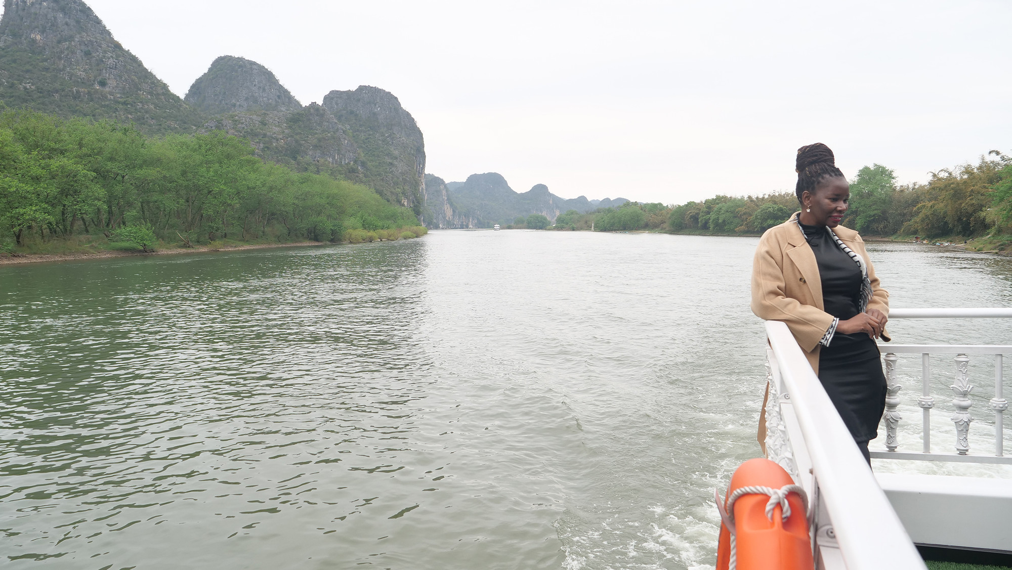 Sông Ly Giang có chiều dài 214km, khởi nguồn từ đỉnh núi Miêu Nhi cao nhất phía nam Trung Quốc với độ cao 2.141,5m so mực nước biển. Đây là 1 trong 13 con sông trọng điểm bảo vệ cấp quốc gia của Trung Quốc, cũng là 1 trong 15 con sông đẹp nhất trên thế giới. Sông Ly Giang có chiều dài 214km, khởi nguồn từ đỉnh núi Miêu Nhi cao nhất phía nam Trung Quốc với độ cao 2.141,5m so mực nước biển. Đây là 1 trong 13 con sông trọng điểm bảo vệ cấp quốc gia của Trung Quốc, cũng là 1 trong 15 con sông đẹp nhất trên thế giới.