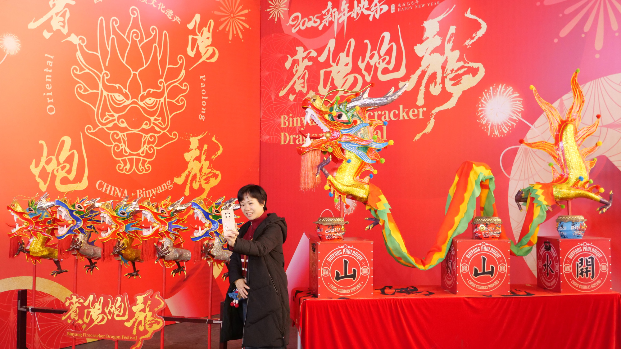 Ngay trước thềm Xuân Ất Tỵ 2025, ba phố hai ngõ cũng trở thành điểm check-in của người dân thành phố.