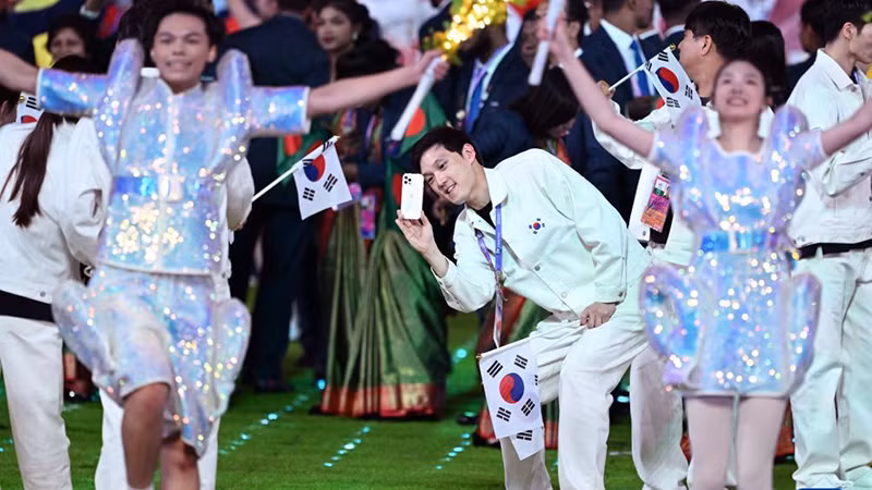 Vận động viên Hàn Quốc lưu lại khoảnh khắc lễ bế mạc ASIAD 19.