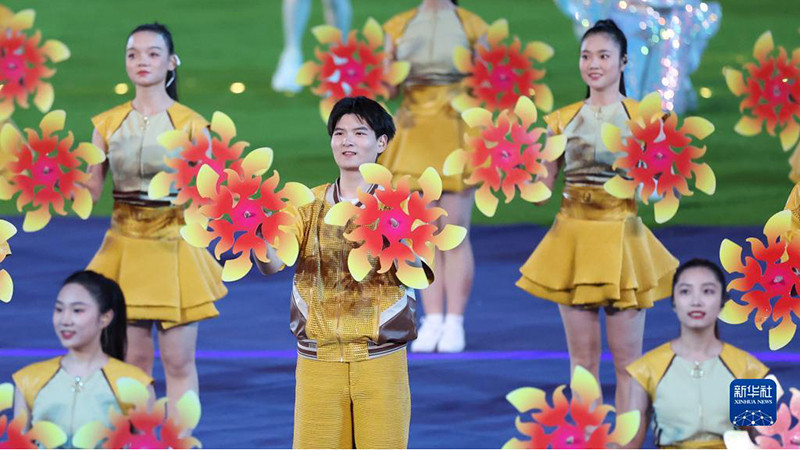 Tiết mục biểu diễn văn nghệ tại lễ bế mạc.