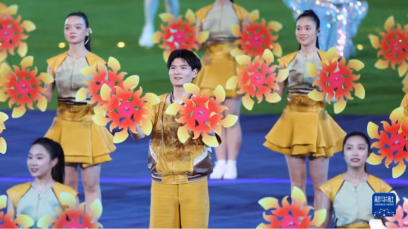 Tiết mục biểu diễn văn nghệ tại lễ bế mạc.