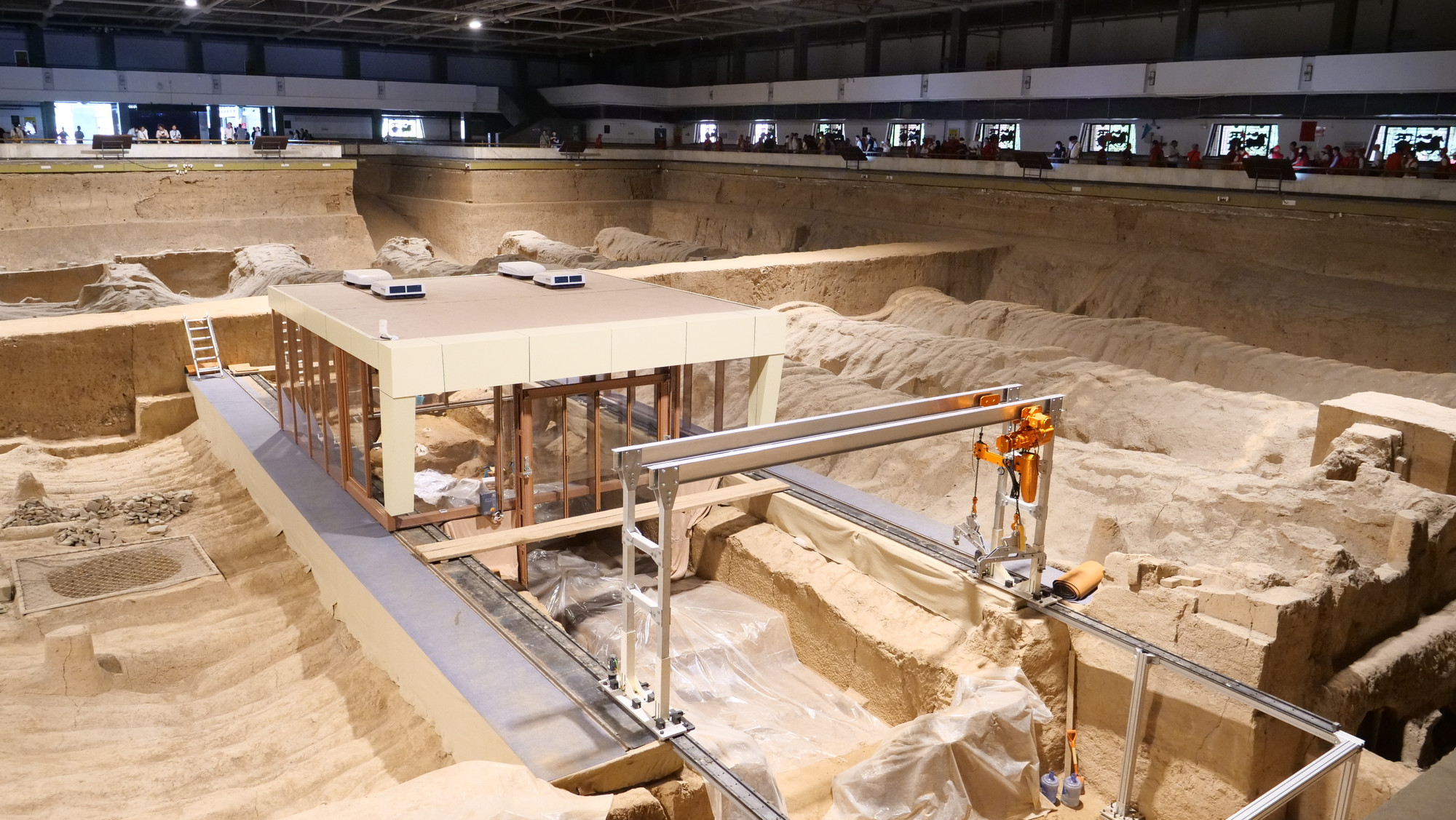 Công tác khai quật, nghiên cứu vẫn đang được triển khai tại các hố khảo cổ của Bảo tàng tượng đất nung Tần Thủy Hoàng.