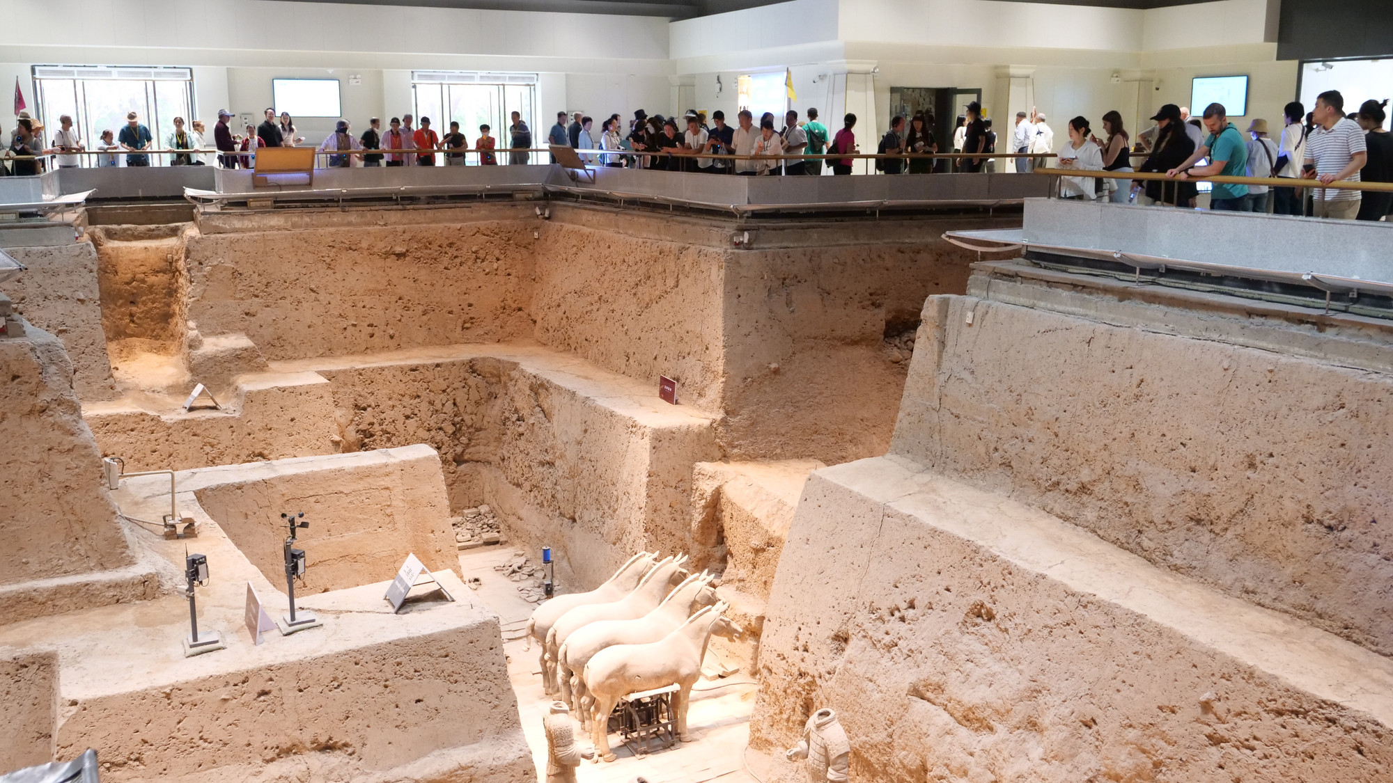 Hố khảo cổ số 2 là nơi tập trung những tinh hoa nhất trong các hố khảo cổ của Bảo tàng tượng đất nung Tần Thủy Hoàng.