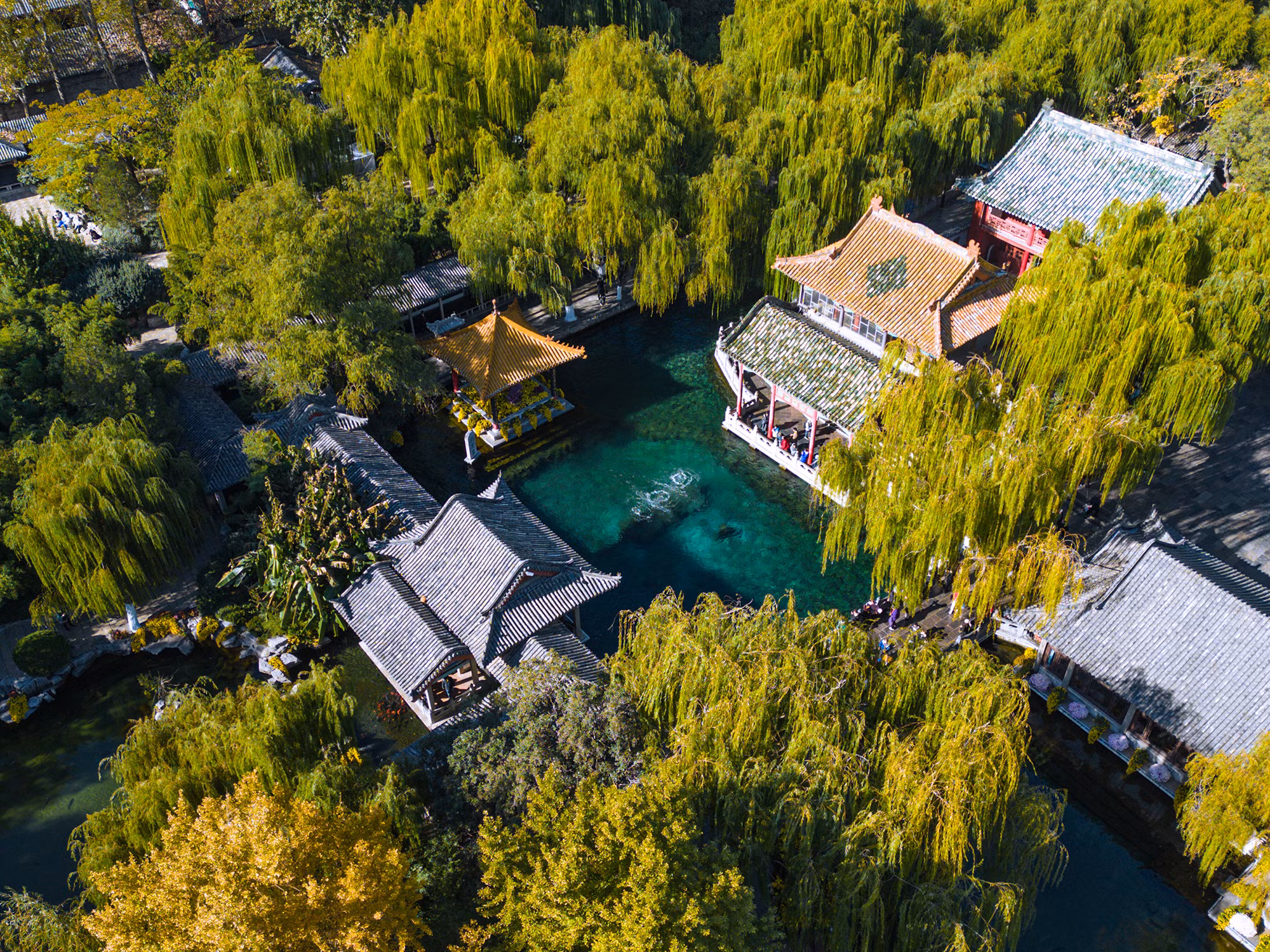 Một góc công viên Báo Đột Tuyền nhìn từ trên cao.