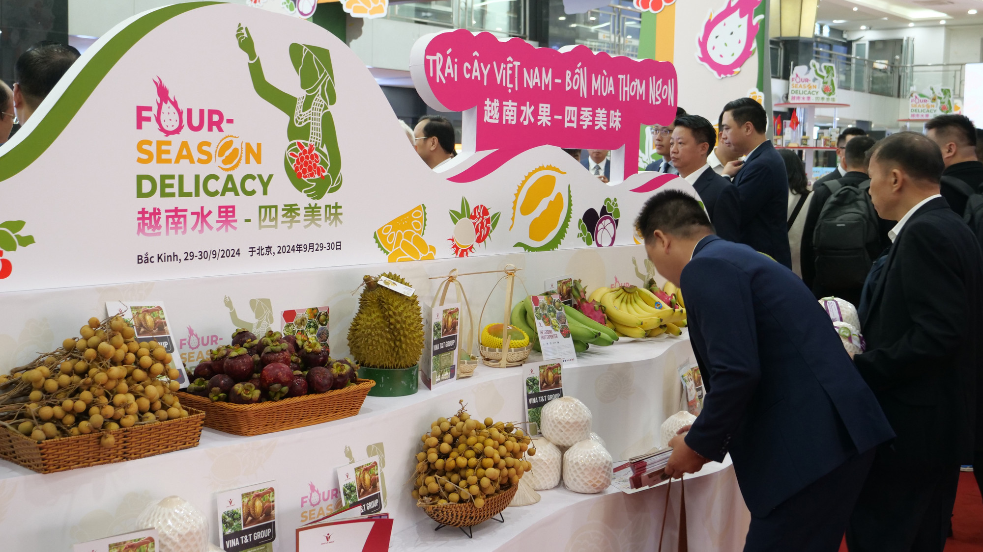 Rất nhiều chủng loại trái cây được giới thiệu với người tiêu dùng thủ đô Bắc Kinh nói riêng và Trung Quốc nói chung.