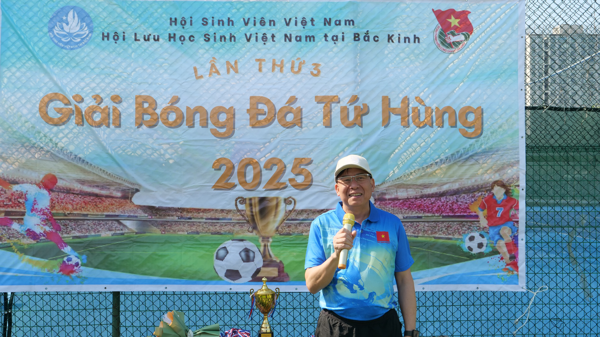 Đồng chí Nguyễn Duy Phóng, Phó Bí thư Đảng ủy, Tham tán Đại sứ quán Việt Nam tại Bắc Kinh phát biểu tại lễ khai mạc.