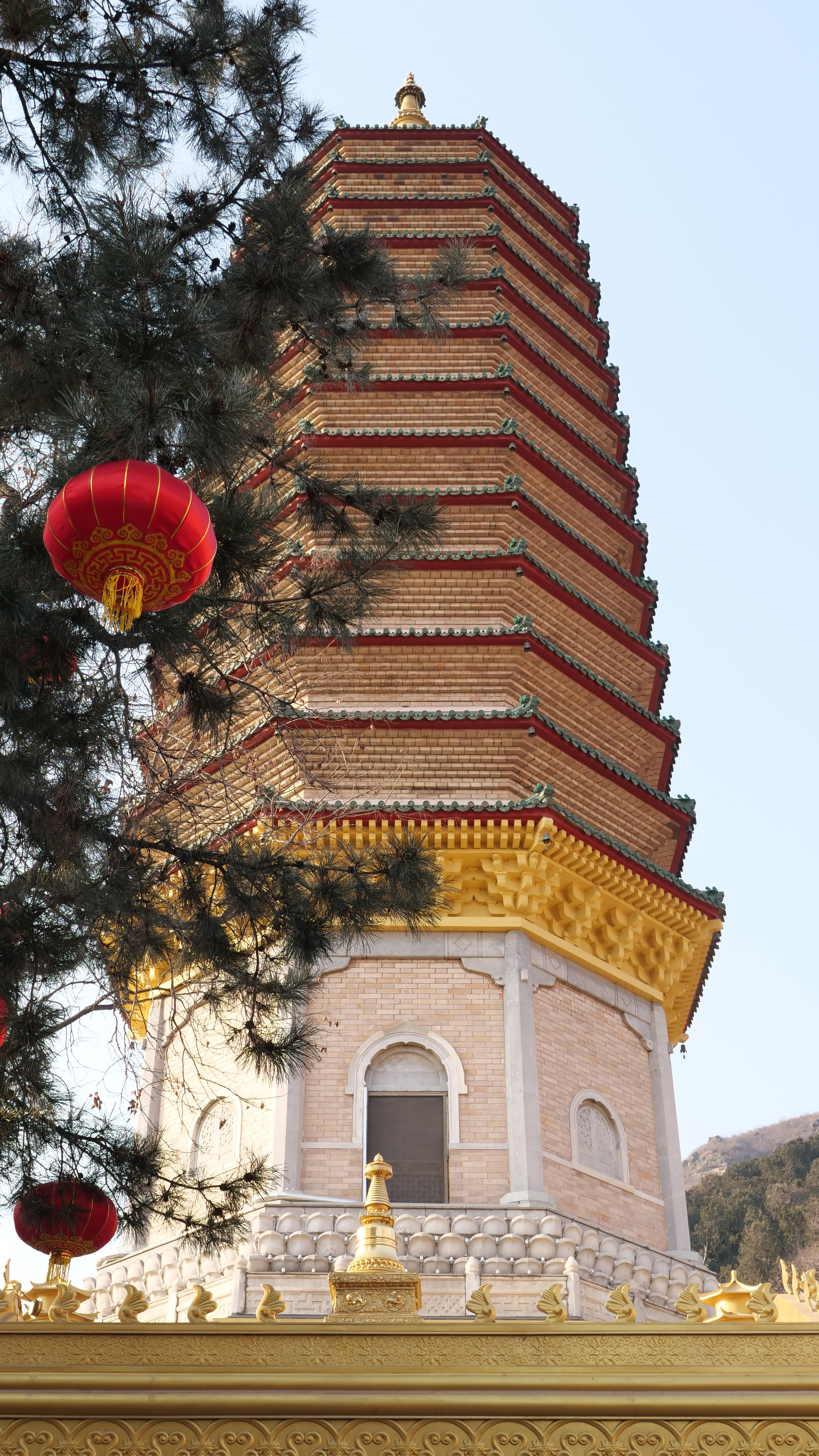 Tháp xá lợi răng phật ở chùa Linh Quang nơi lưu giữ một trong 2 xá lợi răng phật còn lại trên thế giới.