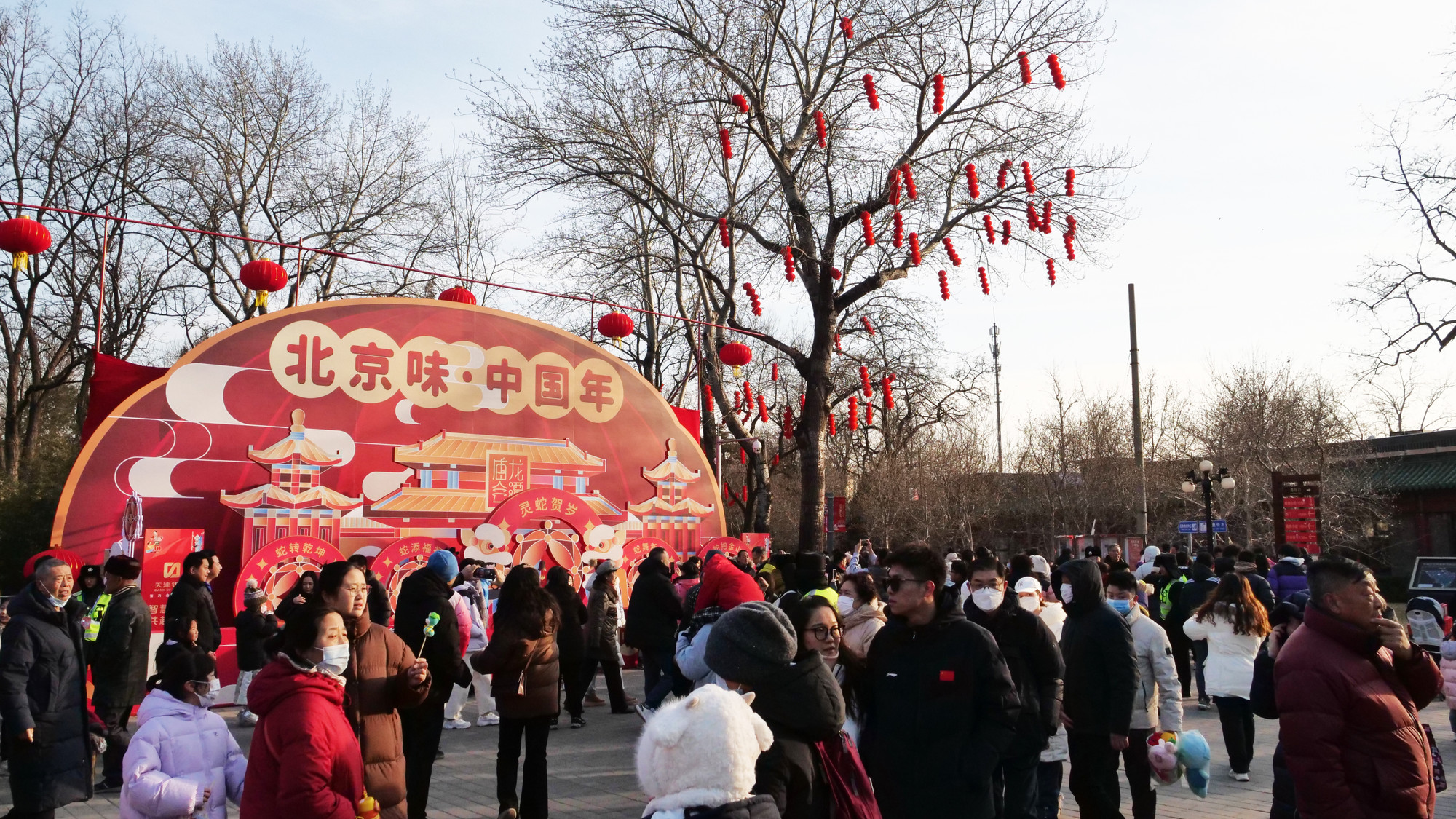 Lễ hội văn hóa xuân Long Đàm cũng là một địa điểm thu hút nhiều người dân và du khách đến du xuân trải nghiệm không gian Tết Bắc Kinh.