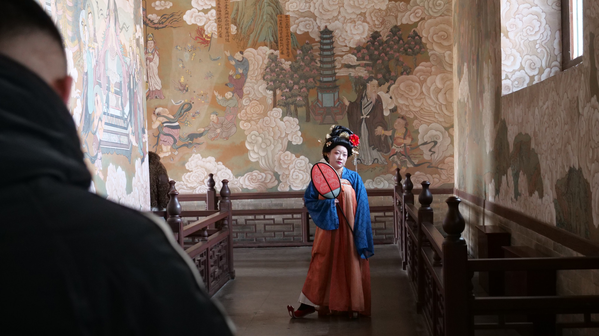 Các kiến trúc như Phổ Quang Minh điện, Đại Hùng Bảo điện, Hoa Nghiêm bảo tháp trong chùa không chỉ là nơi các phật tử dâng hương bái phật, mà còn là các công trình nghệ thuật độc đáo hấp dẫn du khách chụp ảnh check-in.