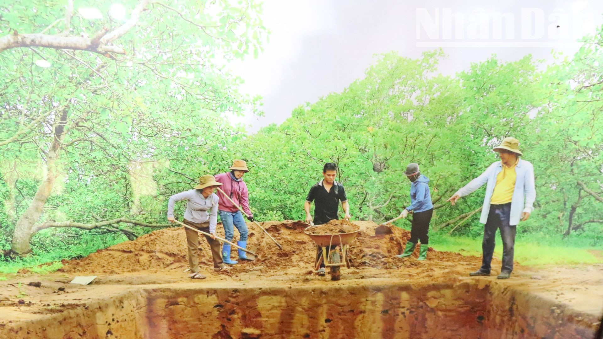 Sau ba lần khai quật vào các năm 2021, 2022 và 2024 tại Di chỉ khảo cổ học Thác Hai, các nhà khảo cổ học đã thu được nhiều di vật, hiện vật quý, độc đáo lần đầu được phát hiện trong khu vực Tây Nguyên, trong đó có bộ “Sưu tập mũi khoan đá Thác Hai” đã được công nhận là Bảo vật quốc gia đầu tiên của tỉnh Đắk Lắk và Tây Nguyên. Sau ba lần khai quật vào các năm 2021, 2022 và 2024 tại Di chỉ khảo cổ học Thác Hai, các nhà khảo cổ học đã thu được nhiều di vật, hiện vật quý, độc đáo lần đầu được phát hiện trong khu vực Tây Nguyên, trong đó có bộ “Sưu tập mũi khoan đá Thác Hai” đã được công nhận là Bảo vật quốc gia đầu tiên của tỉnh Đắk Lắk và Tây Nguyên.