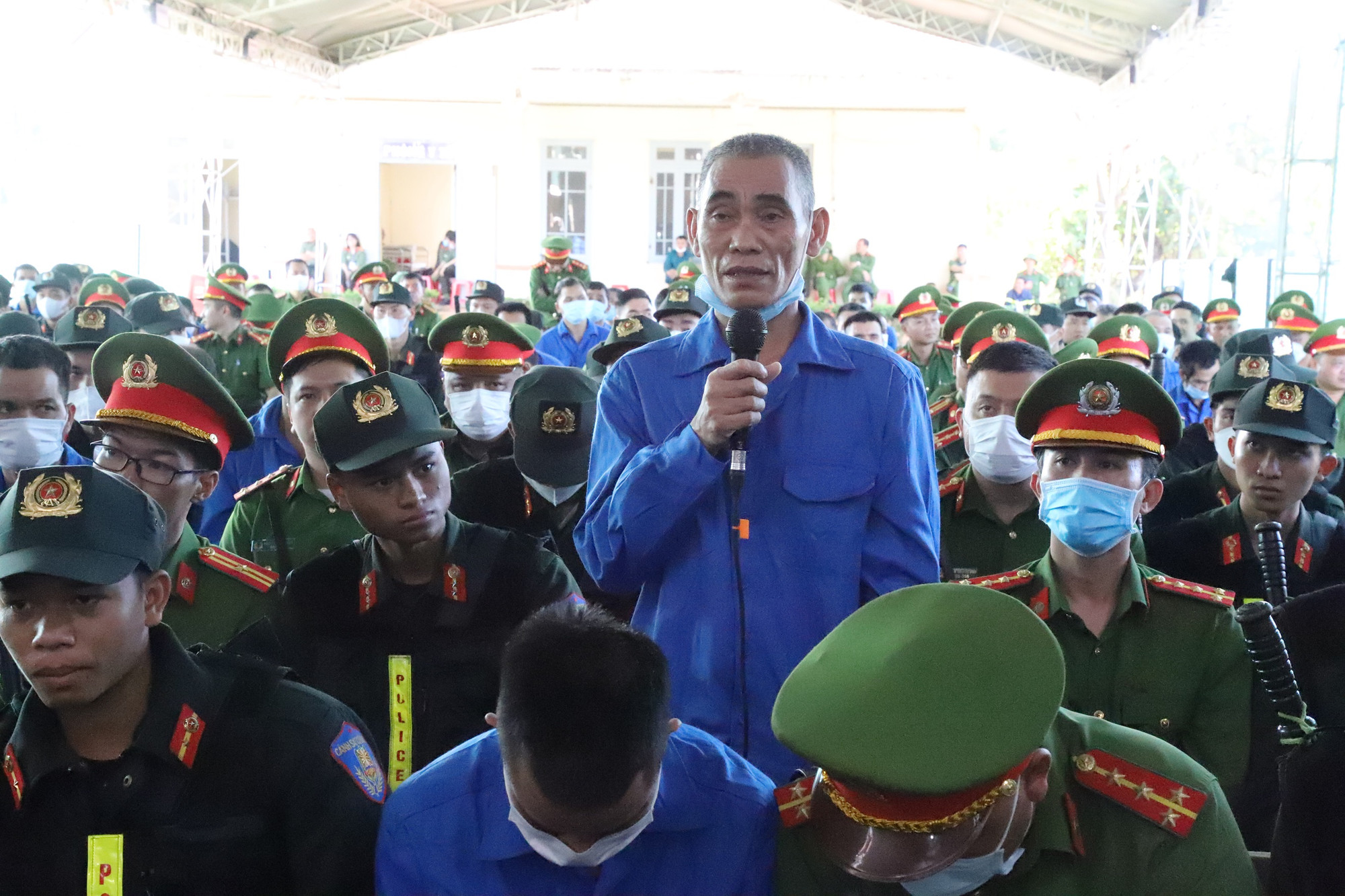 Và các bị cáo xin lỗi các gia đình bị hại, xin lỗi Đảng, Nhà nước, nhân dân và Hội đồng xét xử xem xét, xin tha thứ, khoan hồng giảm nhẹ án phạt để sớm trở về với gia đình, xã hội, làm lại cuộc đời và hứa không bao giờ tái phạm.