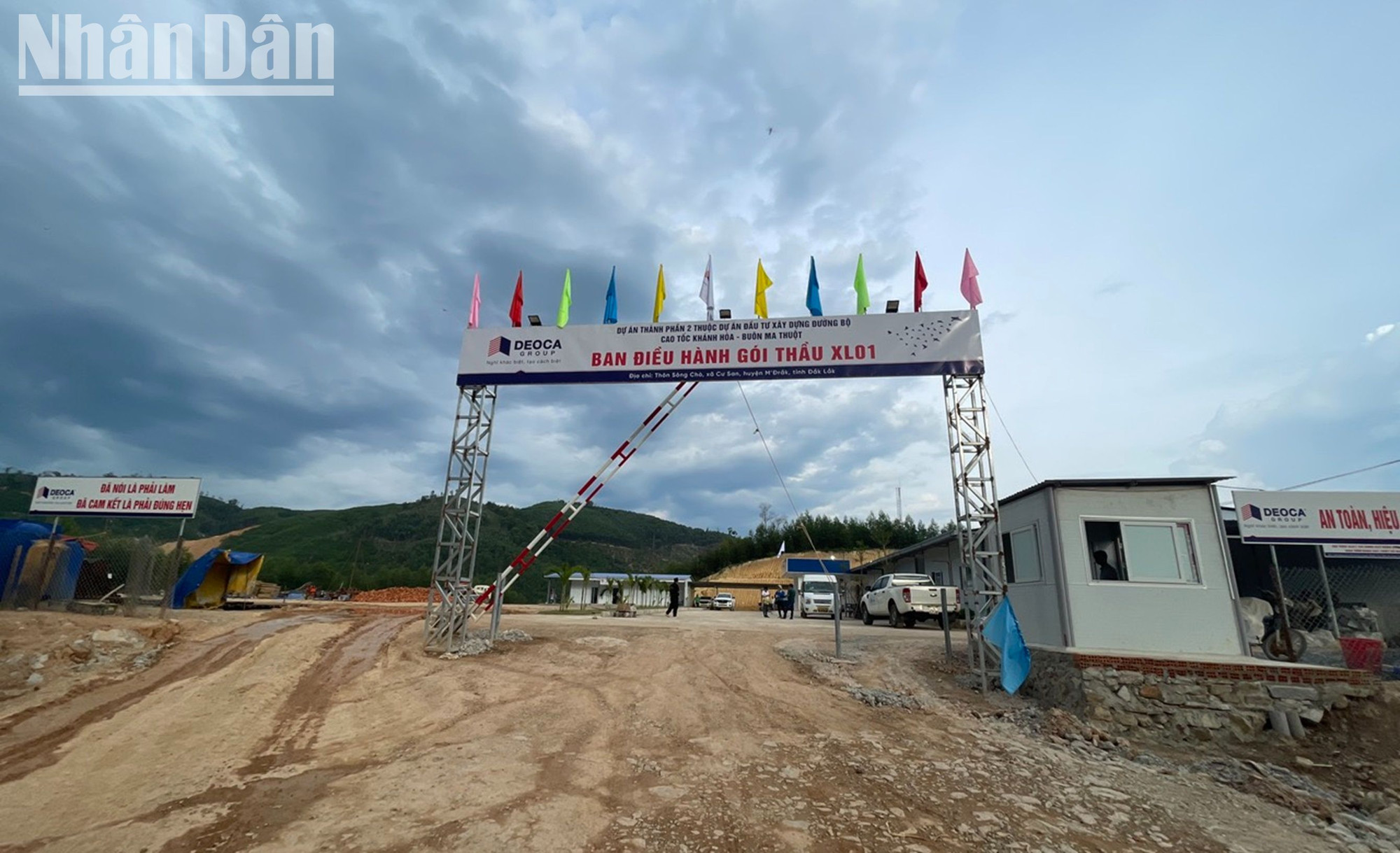 Khu vực làm việc của Ban Điều hành dự án gói thầu XL01 được xây dựng ngay tại công trường giữa núi rừng trùng điệp. Khu vực làm việc của Ban Điều hành dự án gói thầu XL01 được xây dựng ngay tại công trường giữa núi rừng trùng điệp.