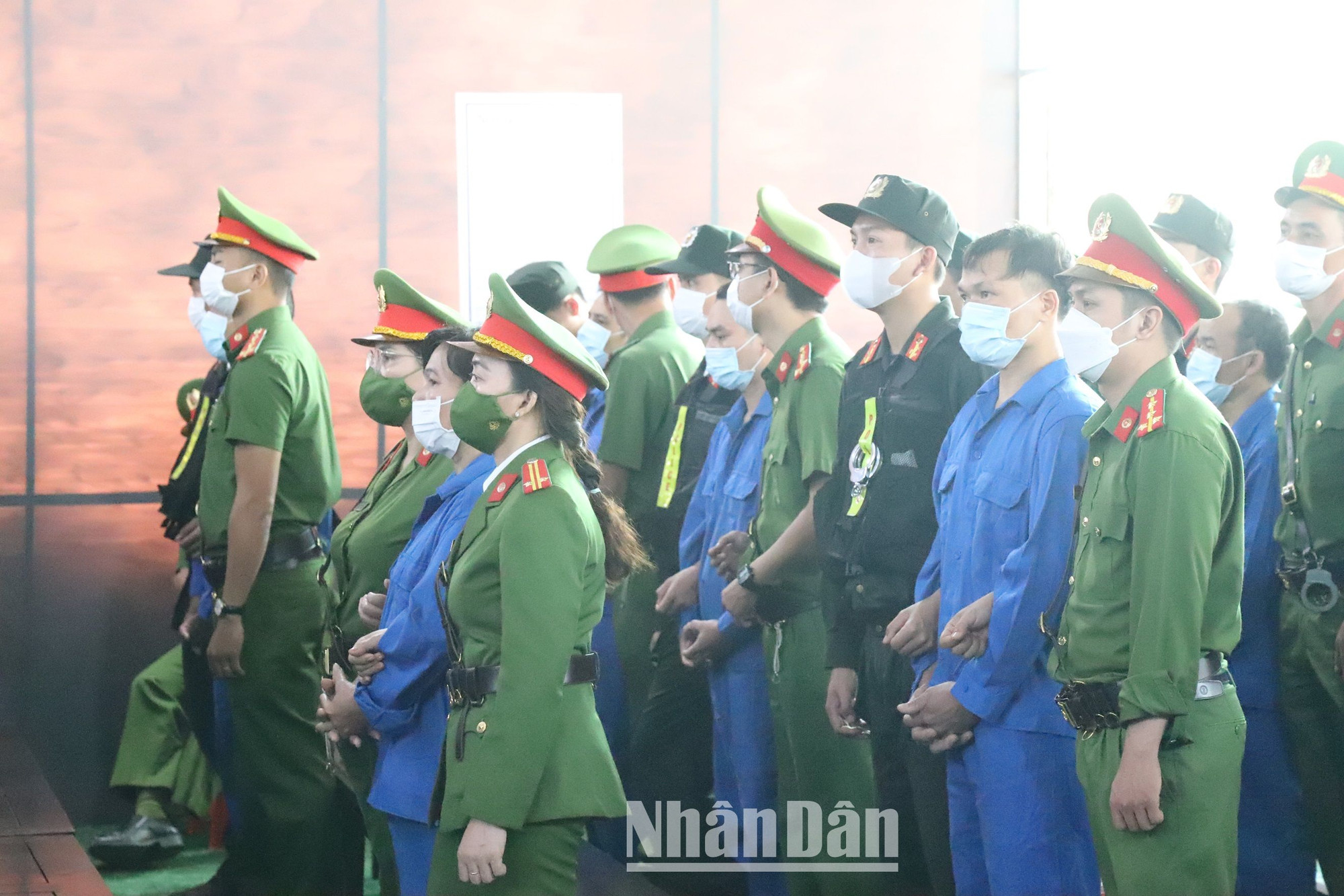 Các bị cáo tại phiên tòa.