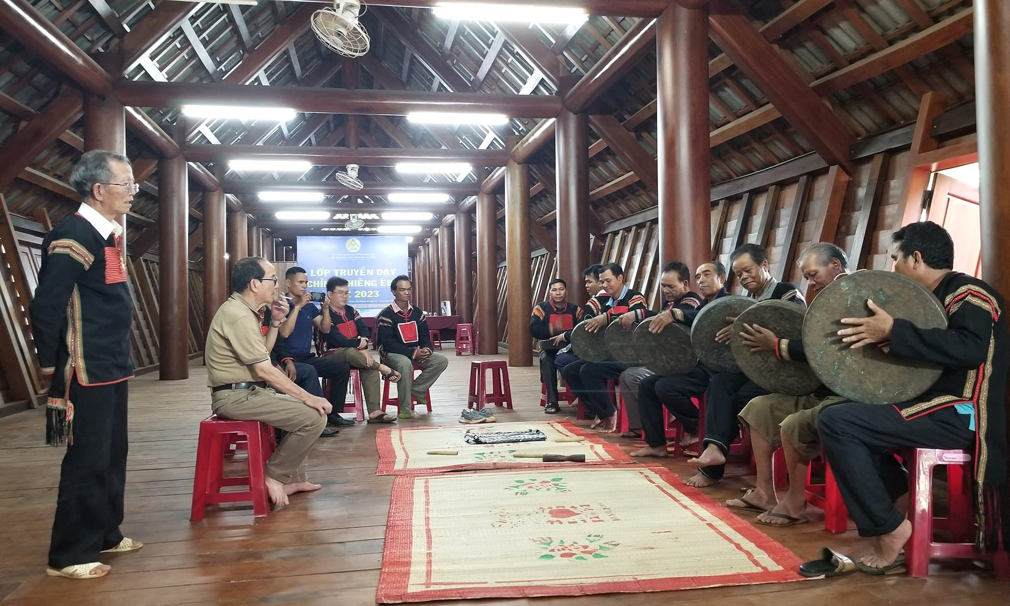 Cồng chiêng Tây Nguyên được bảo tồn gắn với phát triển du lịch.