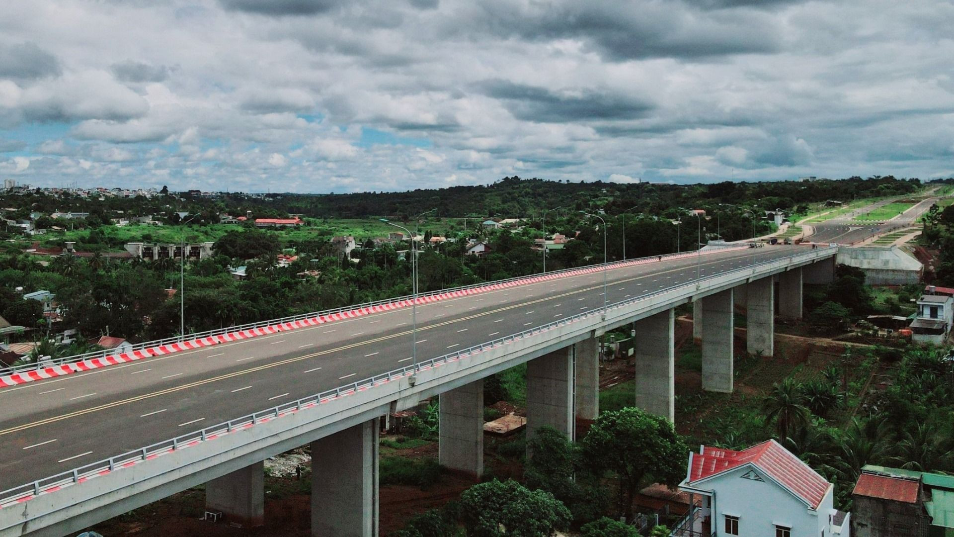 Đường Đông Tây đưa vào sử dụng góp phần làm thay đổi diện mạo giao thông của thành phố Buôn Ma Thuột.