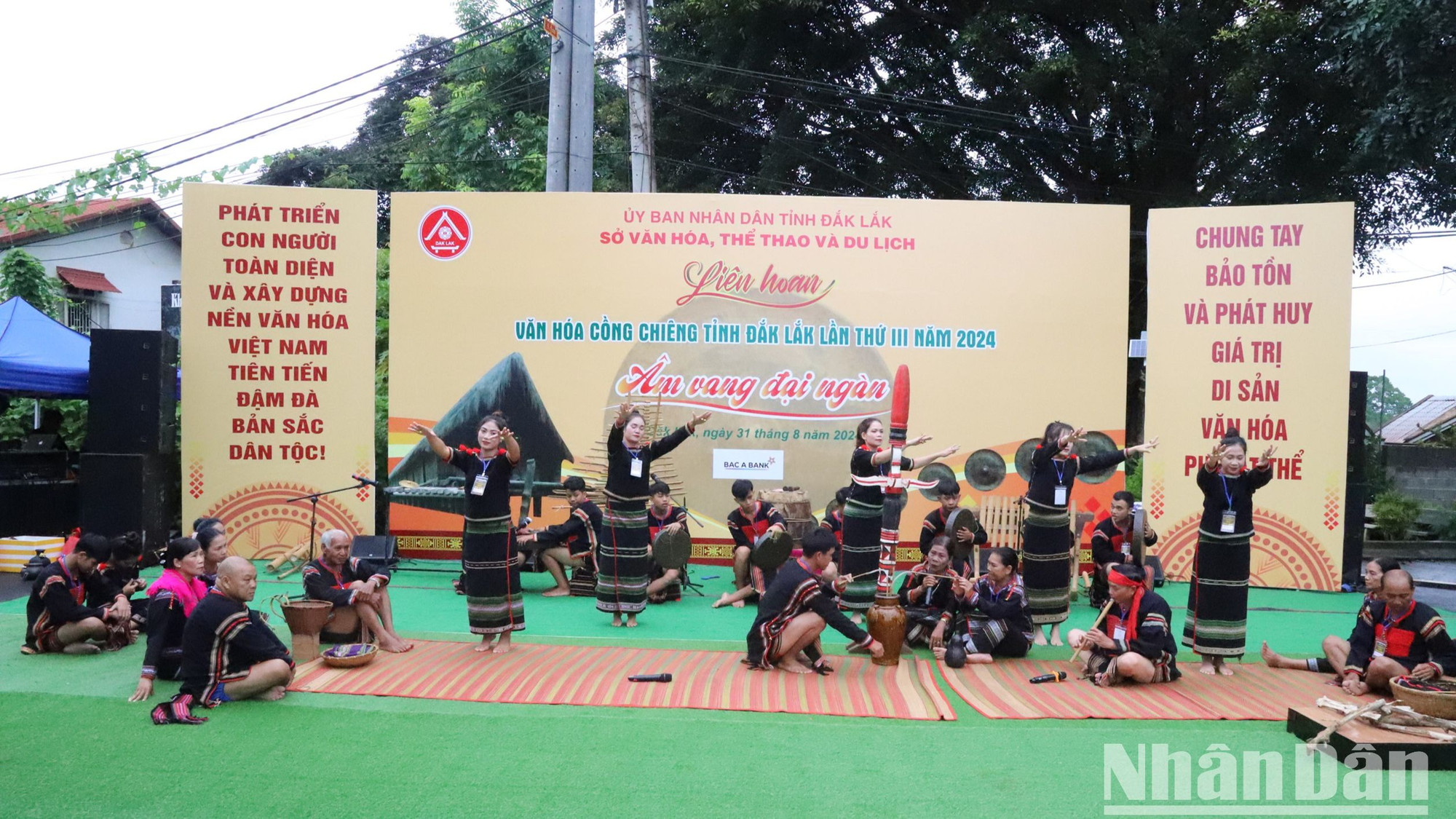 Tái hiện Lễ kết nghĩa mẹ-con của dân tộc Ê Đê Kpă.