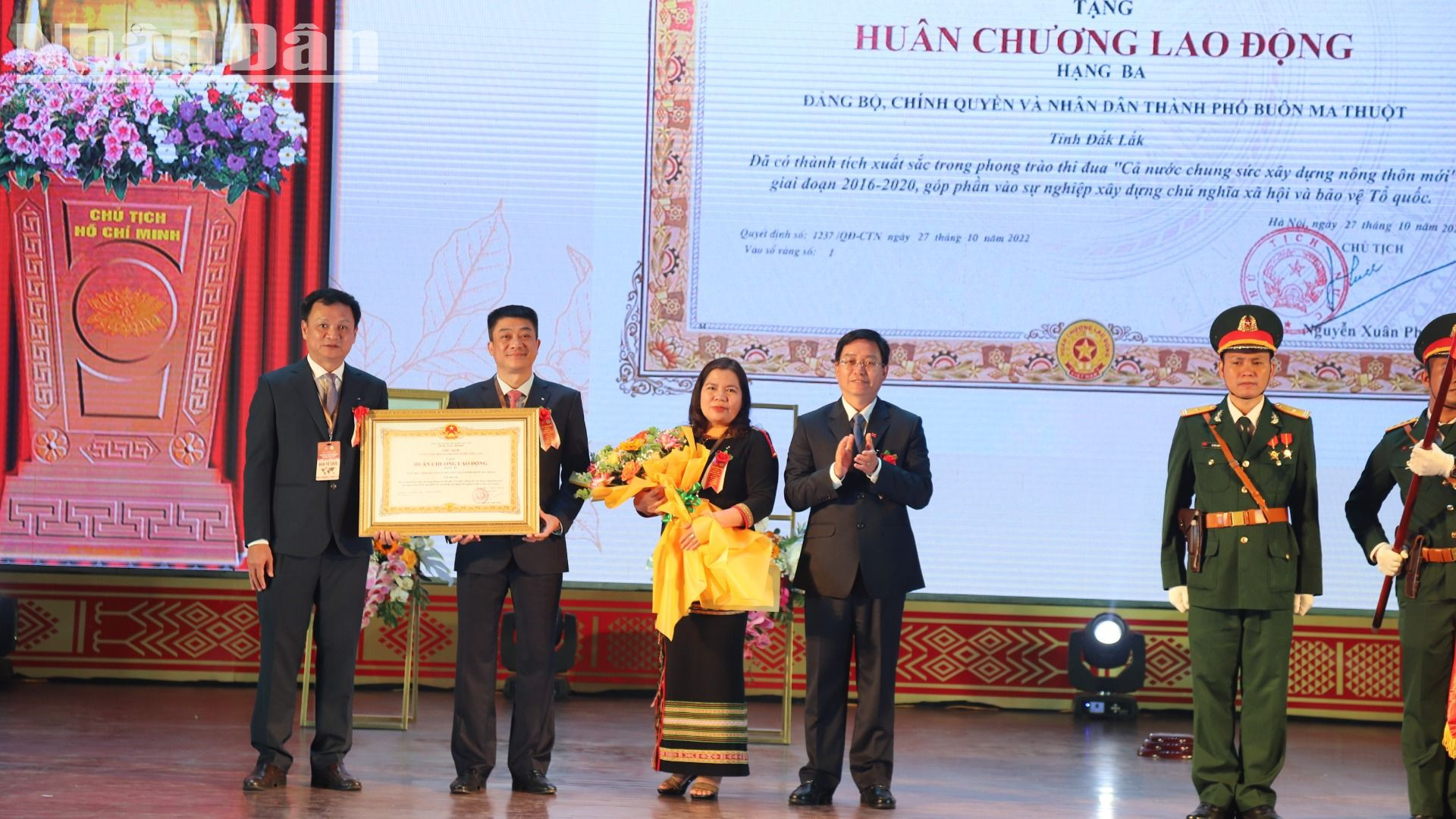 Năm 2022, thành phố Buôn Ma Thuột được Chủ tịch nước tặng Huân chương Lao động hạng Ba vì có thành tích xuất sắc trong phong trào "Cả nước chung sức xây dựng nông thôn mới".