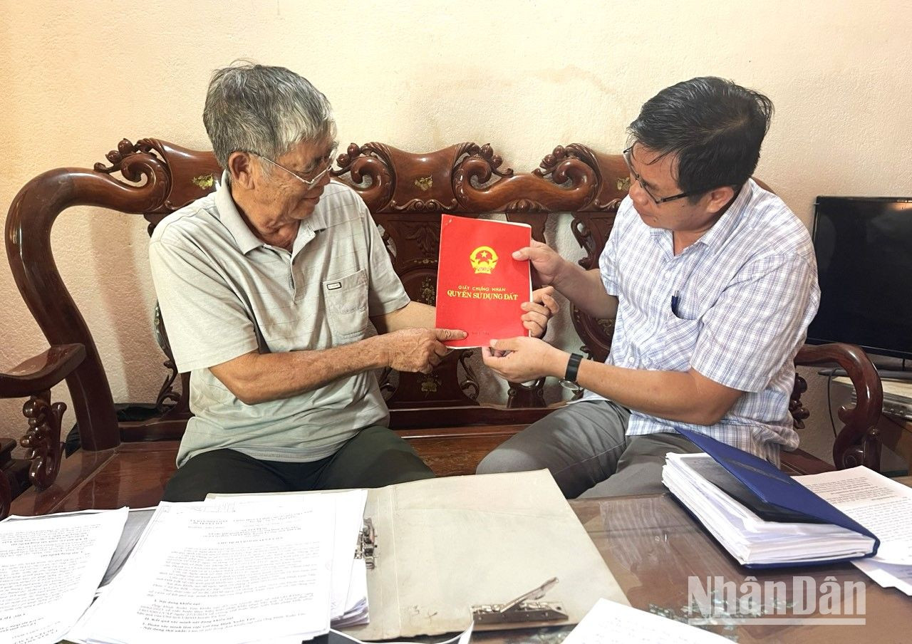 Trong thời gian qua, các thủ tục hành chính liên quan lĩnh vực đất đai ở Đắk Lắk được đánh giá trễ hạn nhiều nhất. Trong thời gian qua, các thủ tục hành chính liên quan lĩnh vực đất đai ở Đắk Lắk được đánh giá trễ hạn nhiều nhất.