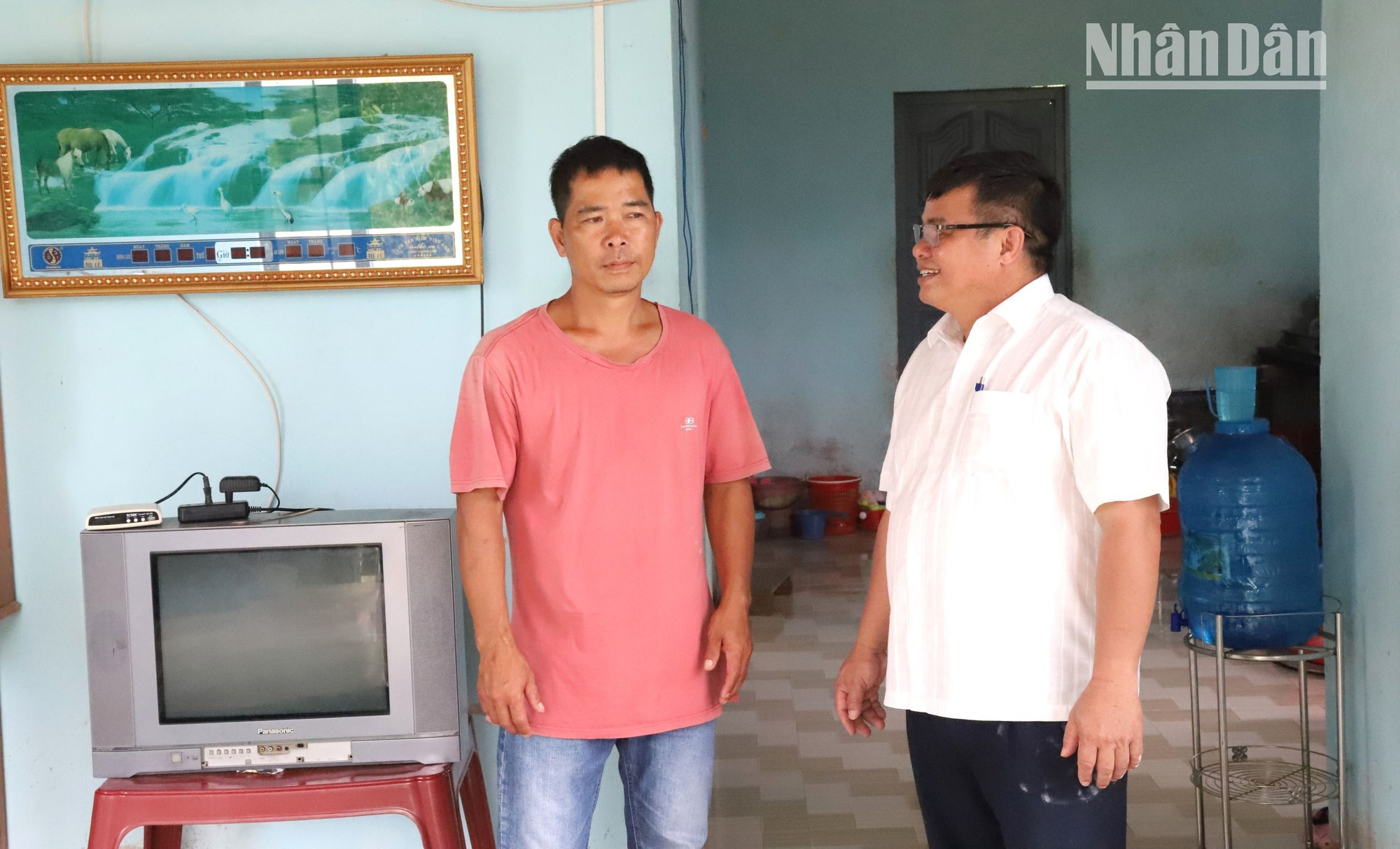 Trong thời gian làm Bí thư Đảng ủy xã Cư Pui, đồng chí Nguyễn Văn Tâm luôn dành những lúc rảnh rỗi hay những ngày nghỉ cuối tuần lặn lội xuống thăm hỏi, tìm hiểu cuộc sống của nhân dân ở các thôn, buôn vùng sâu, vùng xa.