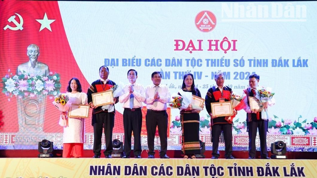 Các tập thể và cá nhân nhận bằng khen của Bộ trưởng, Chủ nhiệm Ủy ban Dân tộc. Các tập thể và cá nhân nhận bằng khen của Bộ trưởng, Chủ nhiệm Ủy ban Dân tộc.