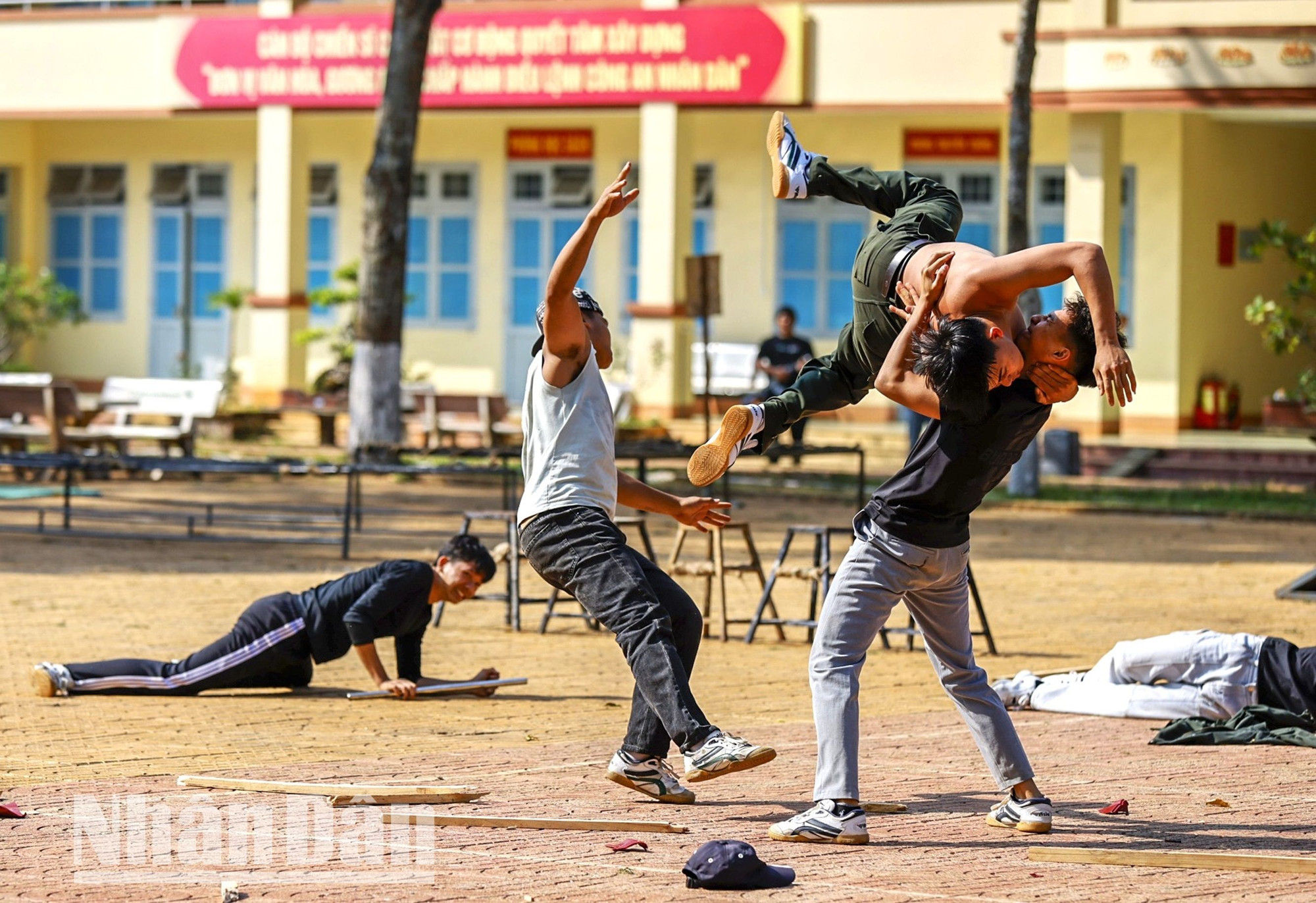 Là lực lượng luôn có mặt sớm nhất khi xảy ra các điểm nóng, vụ việc mất an ninh trật tự nên lực lượng cảnh sát cơ động luôn giỏi về võ thuật Công an nhân dân.