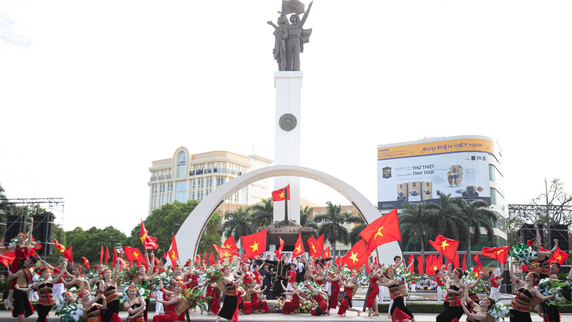 Được sự quan tâm đầu tư của Đảng, Nhà nước và tỉnh Đắk Lắk, cùng sự nỗ lực, phấn đấu của Đảng bộ, chính quyền và nhân dân các dân tộc trên địa bàn, thành phố Buôn Ma Thuột phát triển xứng đáng đô thị trung tâm vùng Tây Nguyên.